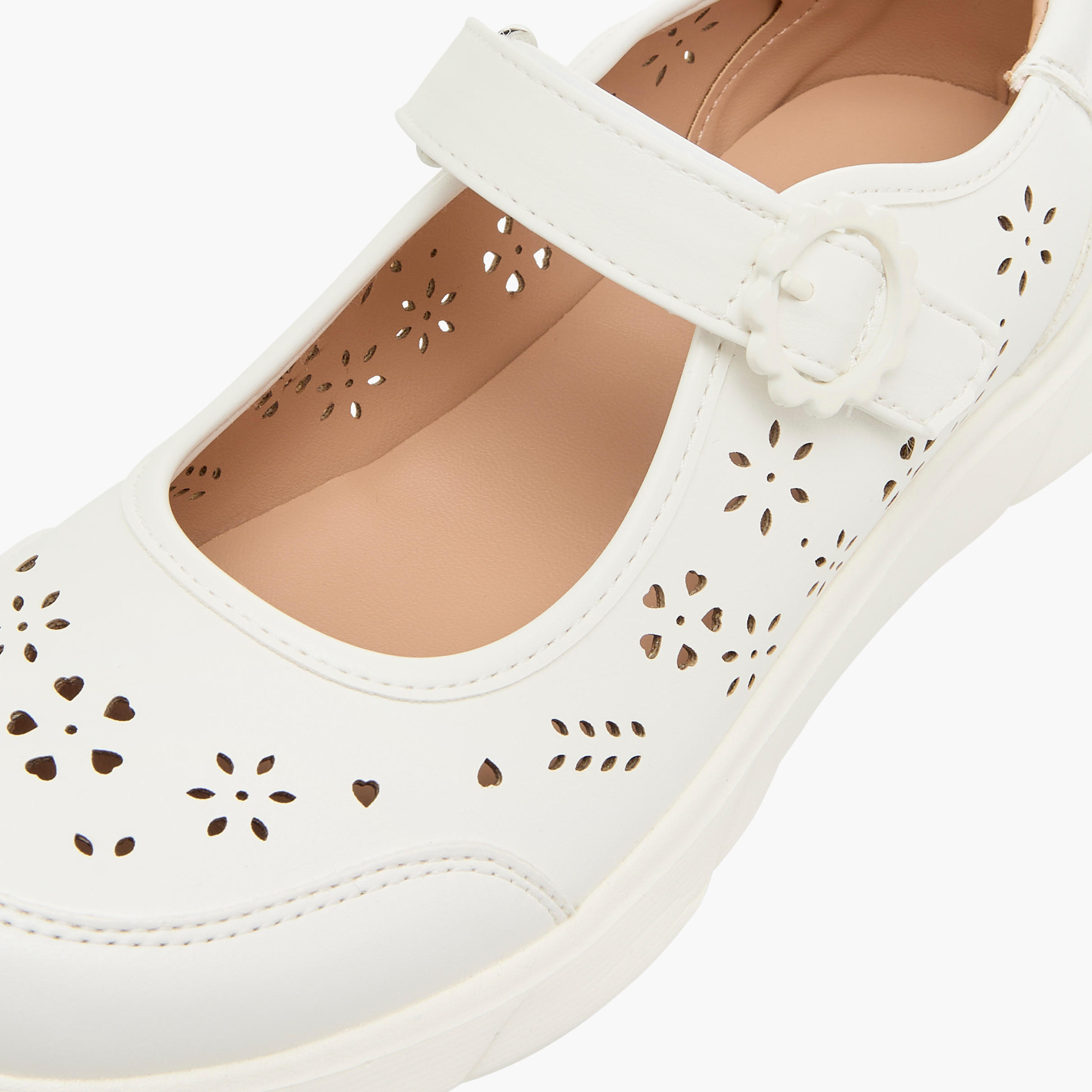 حذاء ماري جين بتفاصيل مفرّغة بالليزر وشريط إغلاق لاصق من ليتل ميسي-girls-shoes-maryjanes-image-12