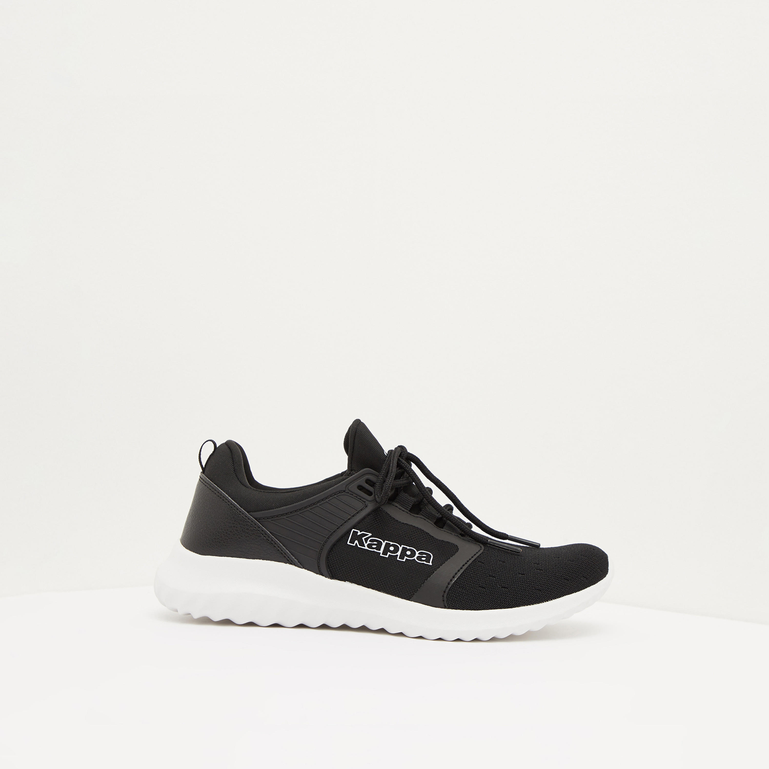حذاء رياضي مبطّن برباط إغلاق للنساء من كابا-women-shoes-sneakers-image-1