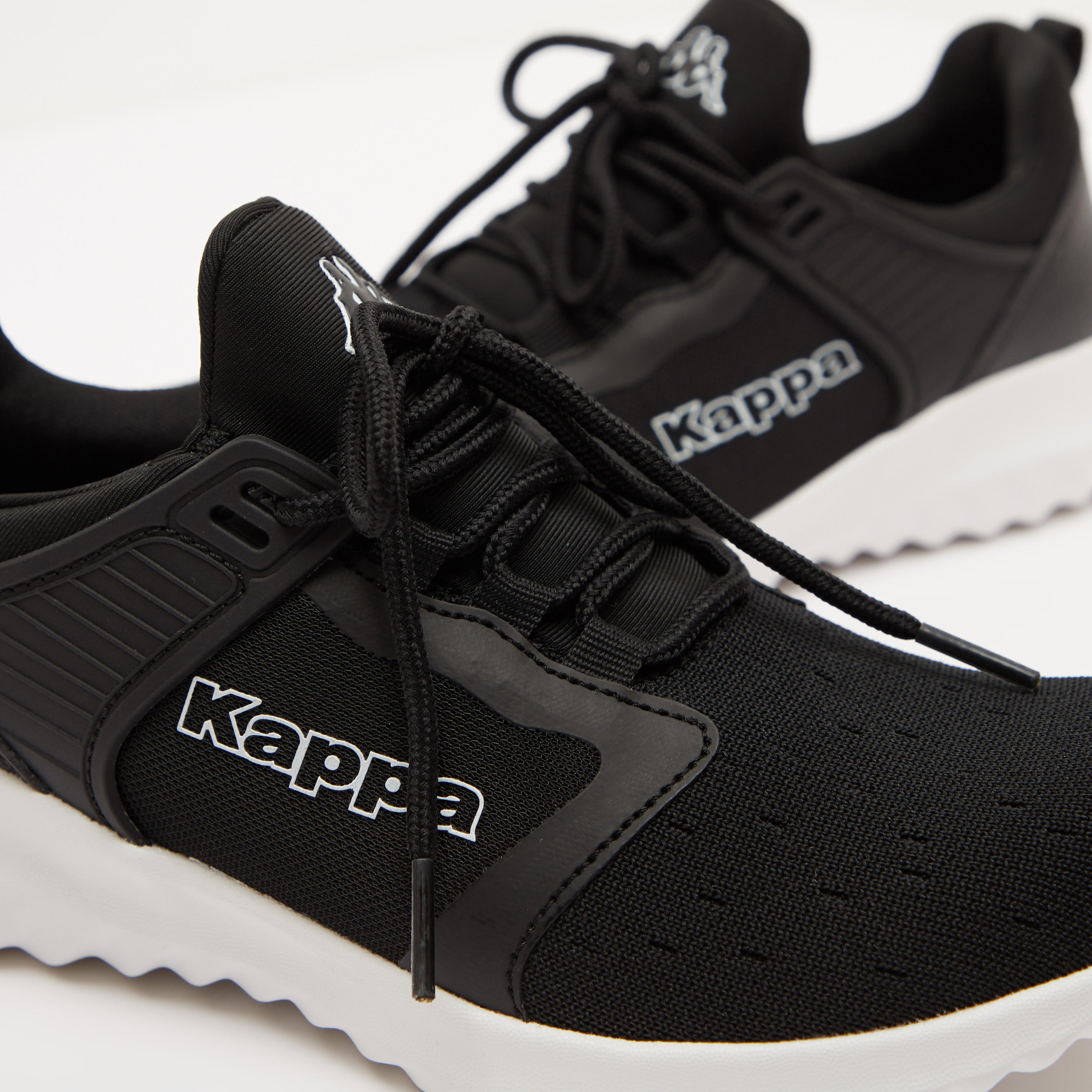 حذاء رياضي مبطّن برباط إغلاق للنساء من كابا-women-shoes-sneakers-image-5