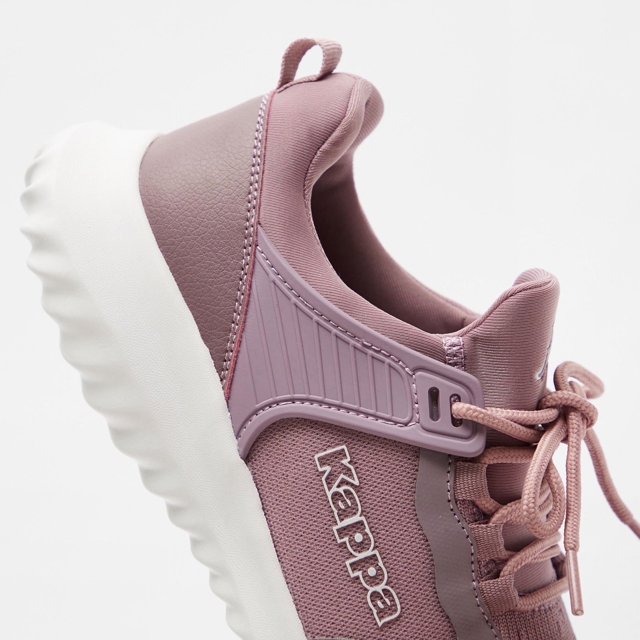 حذاء رياضي مبطّن برباط إغلاق للنساء من كابا-women-shoes-sneakers-image-4