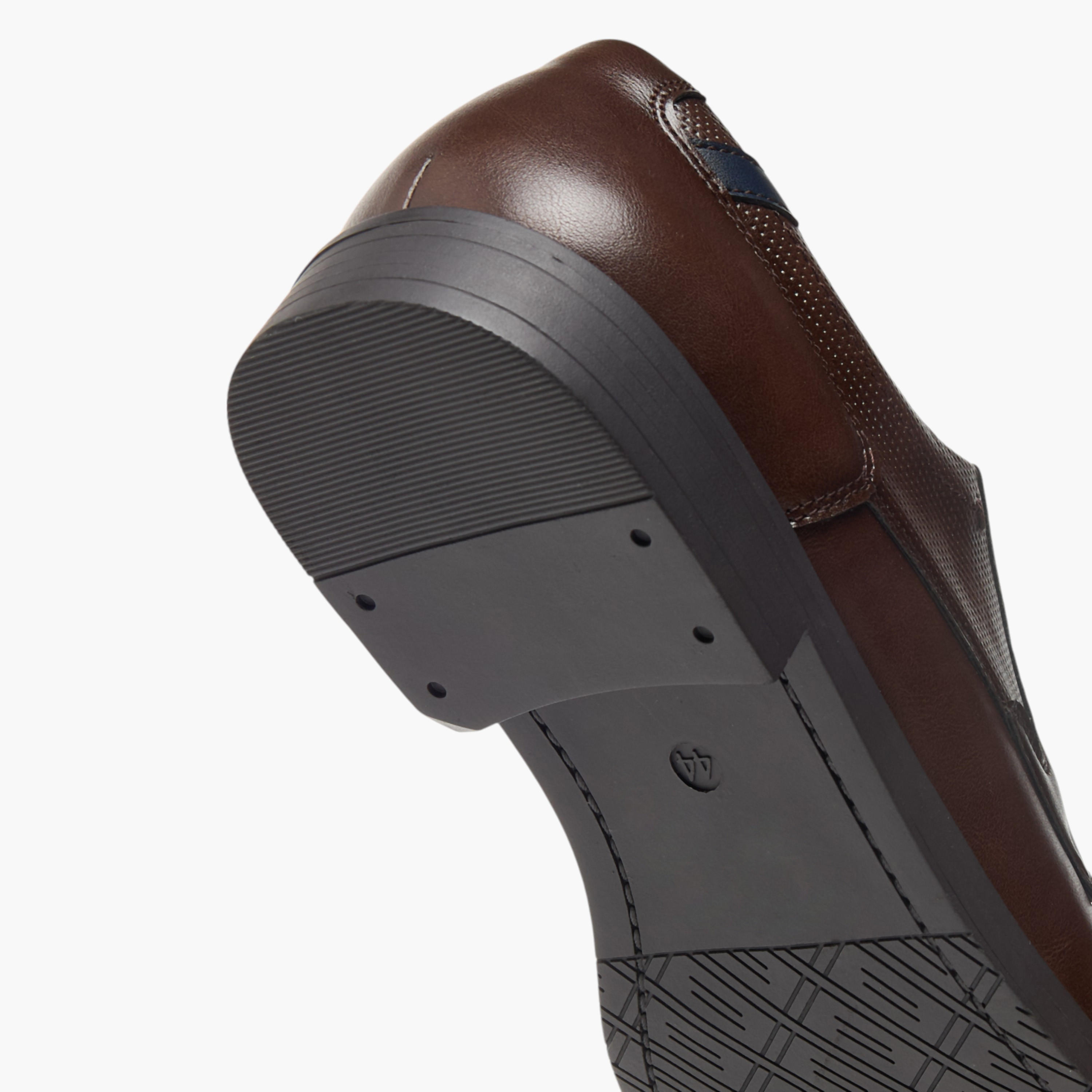 حذاء ديربي بارز الملمس برباط إغلاق من إل بي إل من شو إكسبريس-men-shoes-formalshoes-image-5