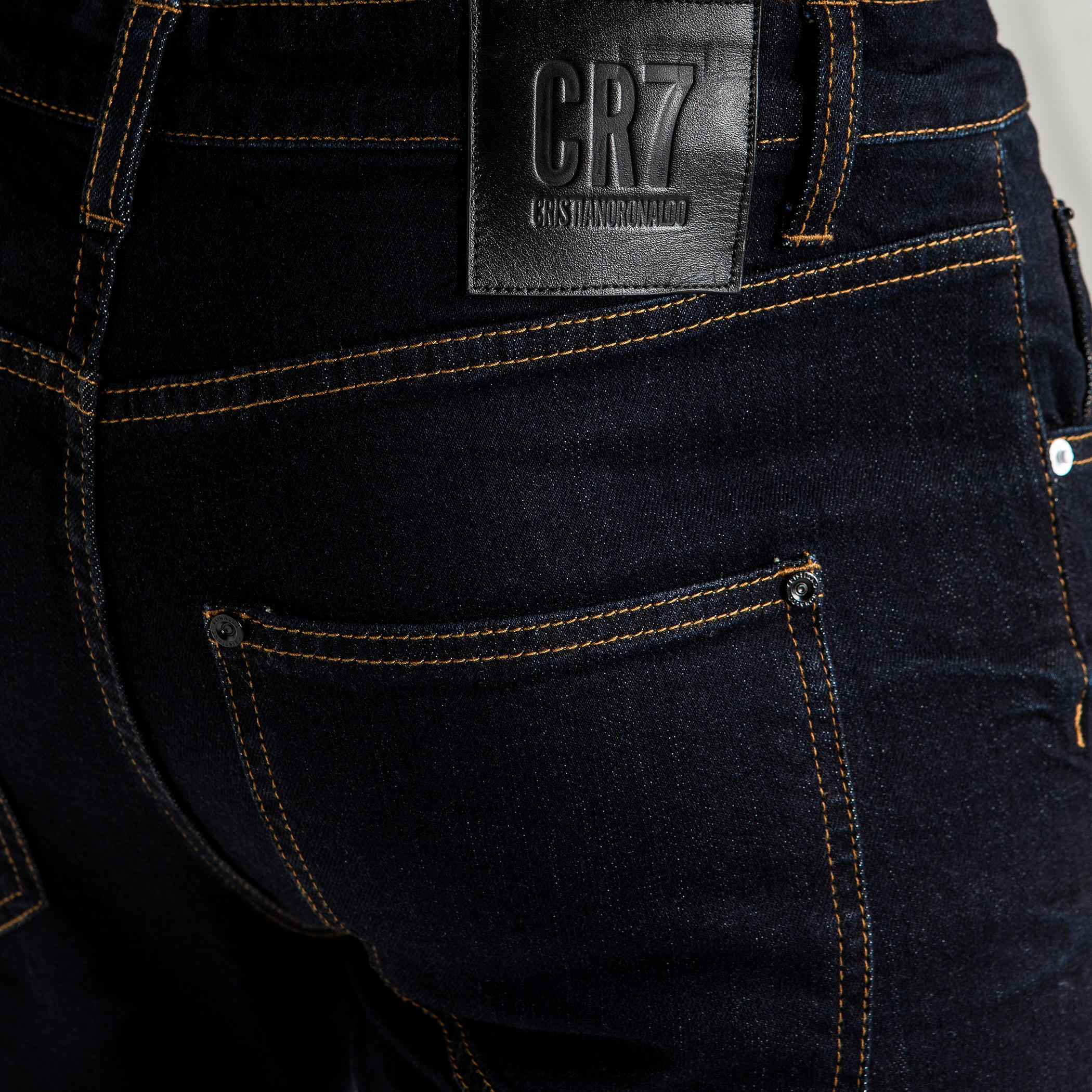 بنطال جينز طويل بزر إغلاق وجيوب-men-clothing-bottoms-jeans-image-6