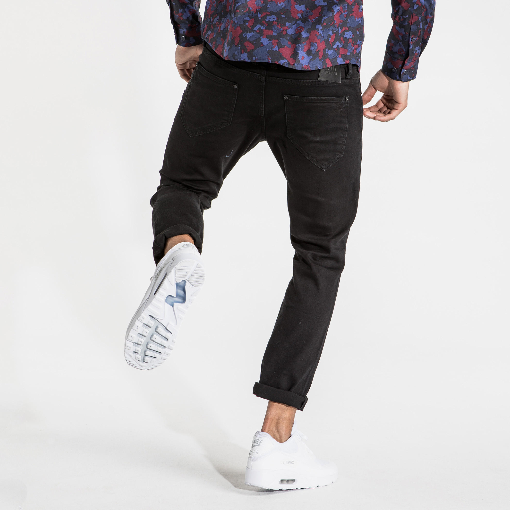 بِنطال جينز طويل بتصميم ممزق وجيوب-men-clothing-bottoms-jeans-image-3