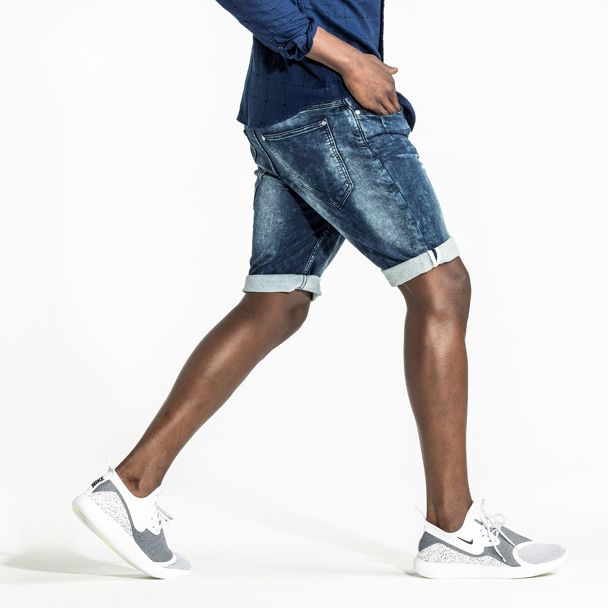 CR7 CRISTIANO RONALDO Mid-Rise Denim Shorts in Slim Fit with Pocket Detail-men-clothing-bottoms-shorts-image-2