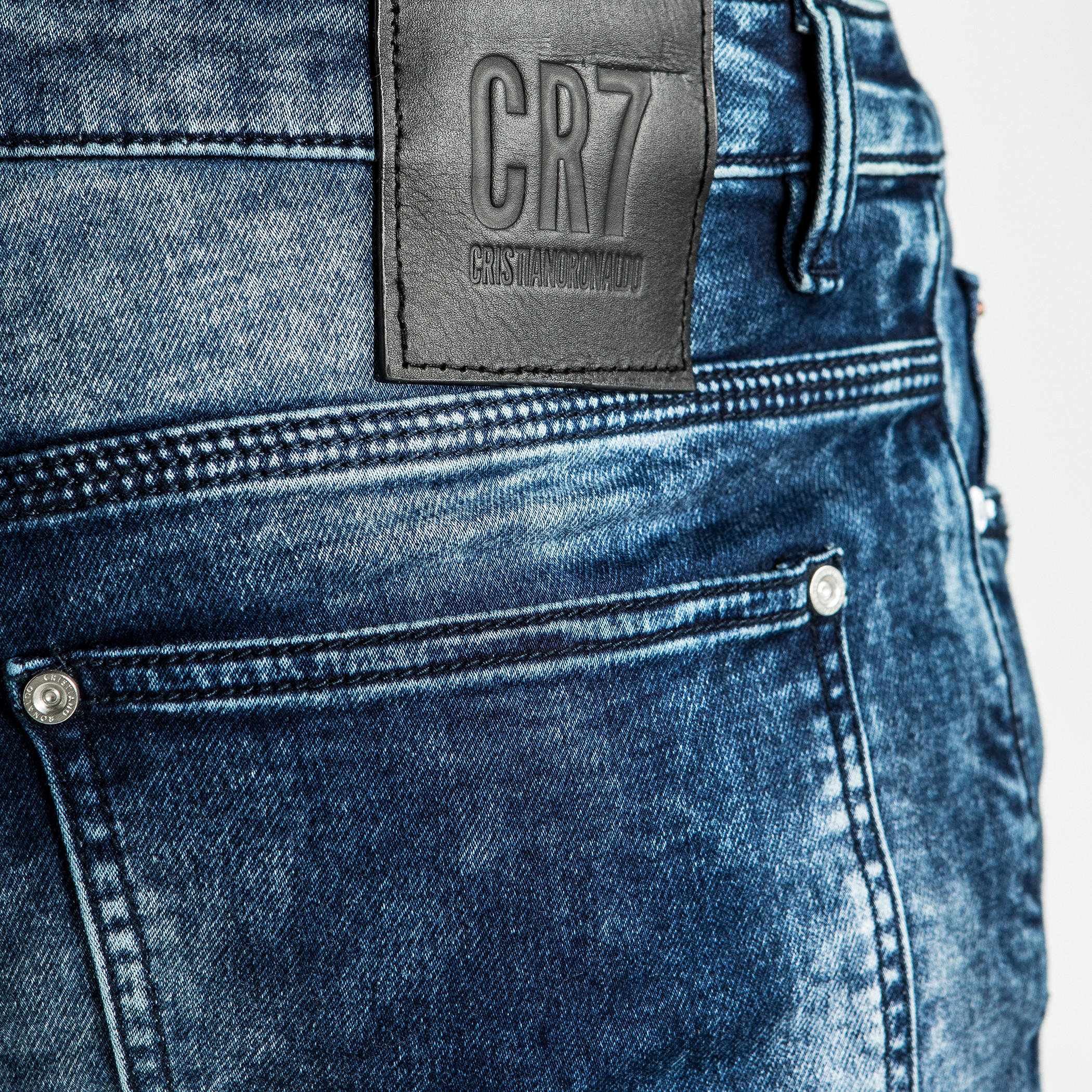 CR7 CRISTIANO RONALDO Mid-Rise Denim Shorts in Slim Fit with Pocket Detail-men-clothing-bottoms-shorts-image-7