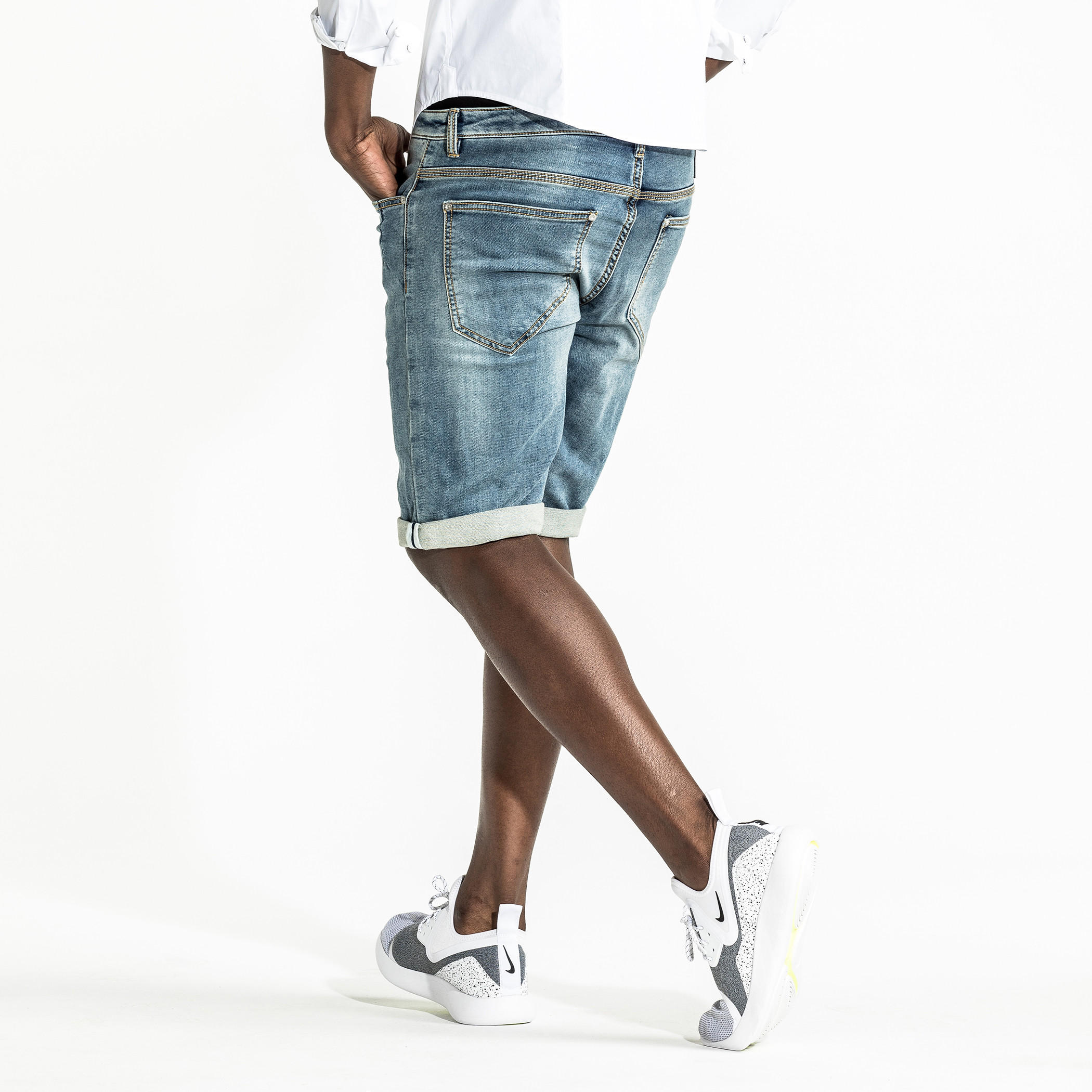 شورت من الدينم بزر إغلاق وجيوب-men-clothing-bottoms-shorts-image-3
