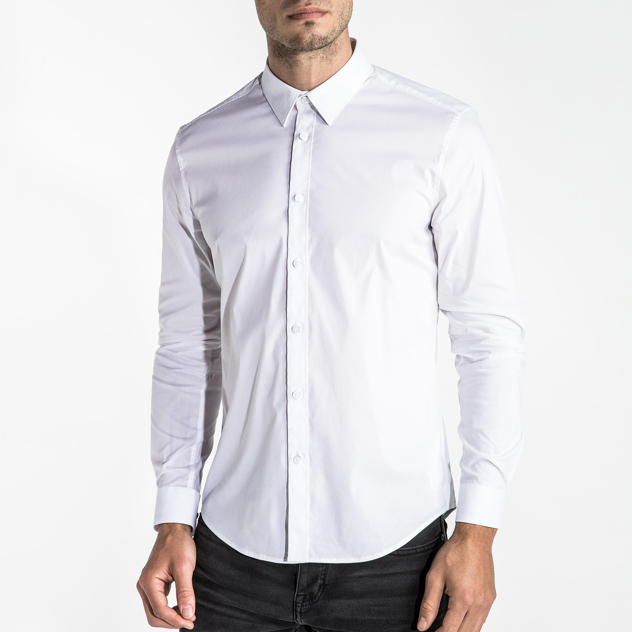 قميص بقصّة مطابقة للجسم وأكمام طويلة وأزرار-men-clothing-shirts-image-1
