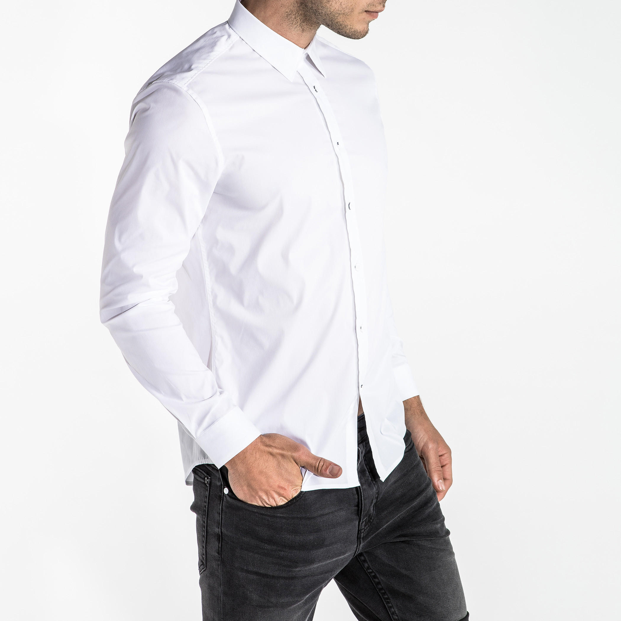 قميص بقصّة مطابقة للجسم وأكمام طويلة وأزرار-men-clothing-shirts-image-2