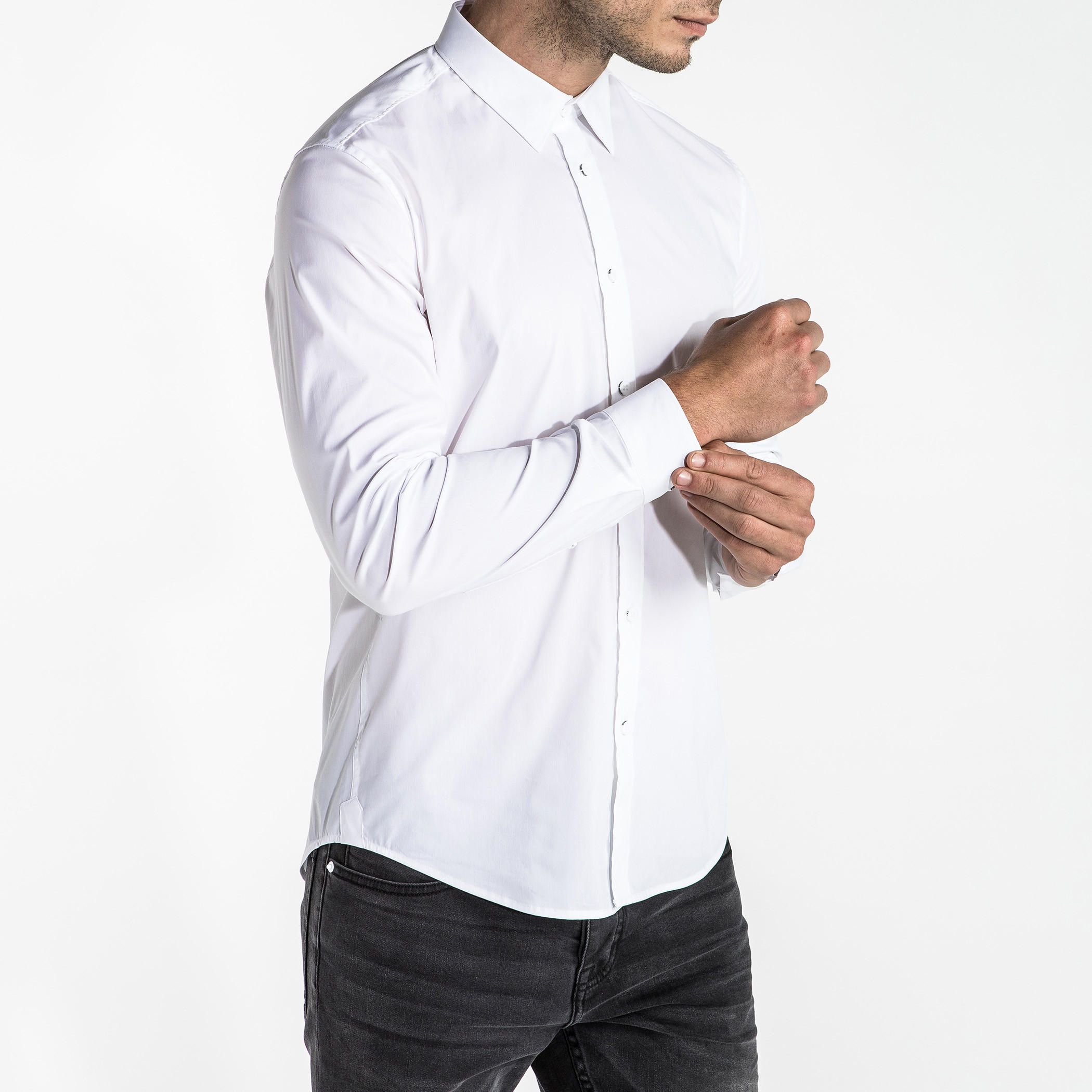 قميص بقصّة مطابقة للجسم وأكمام طويلة وأزرار-men-clothing-shirts-image-3