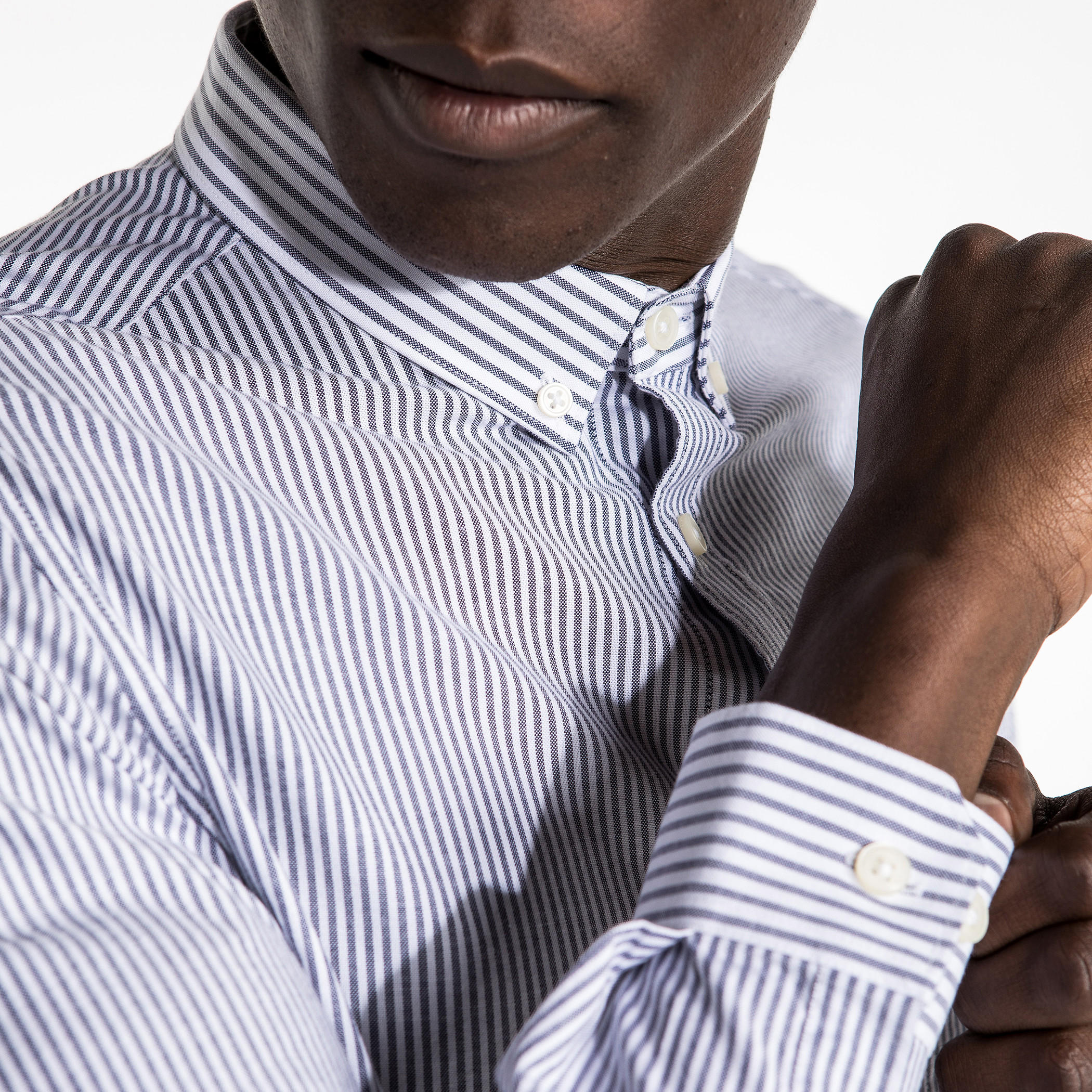 قميص مقلّم بأكمام طويلة وأزرار-men-clothing-shirts-image-4