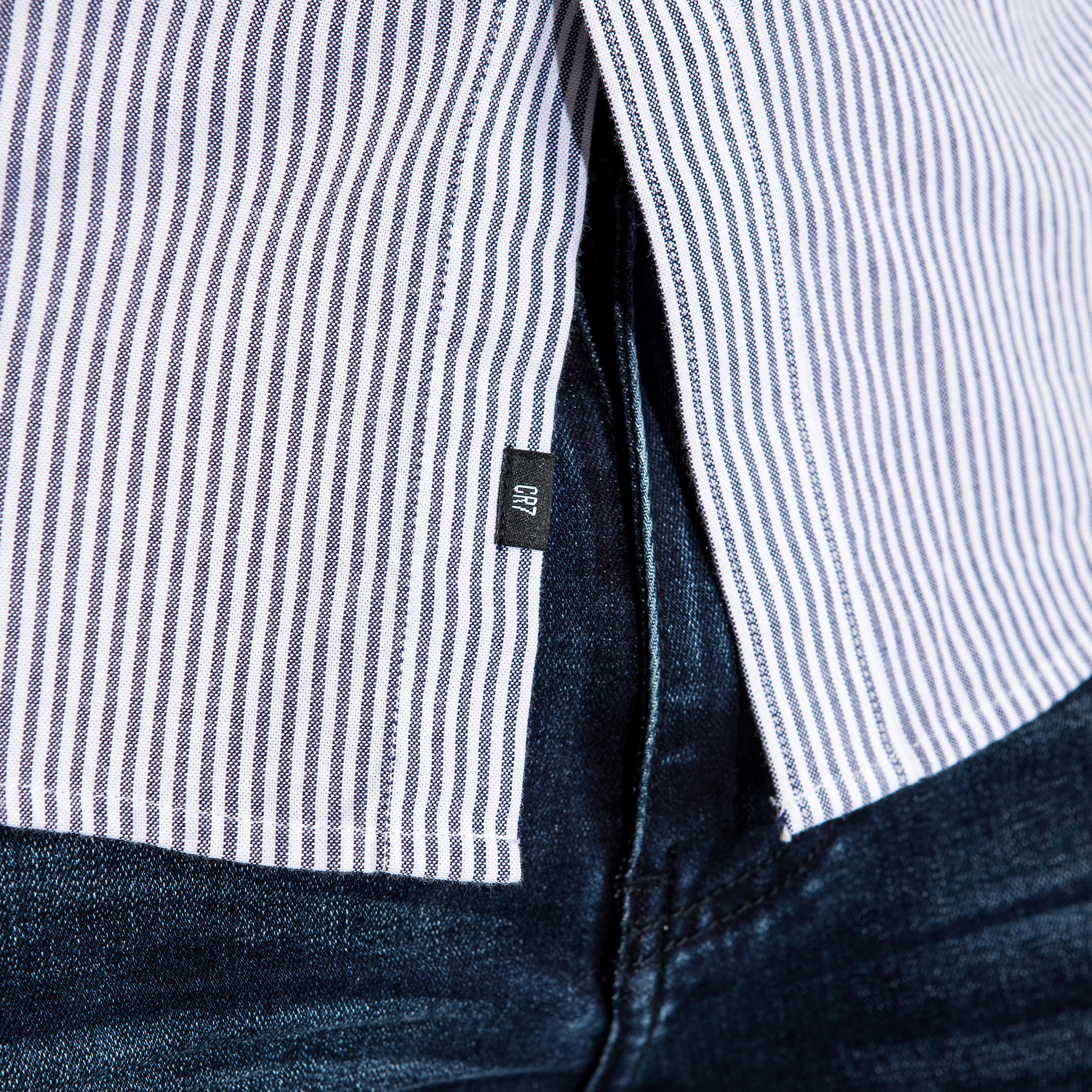 قميص مقلّم بأكمام طويلة وأزرار-men-clothing-shirts-image-8