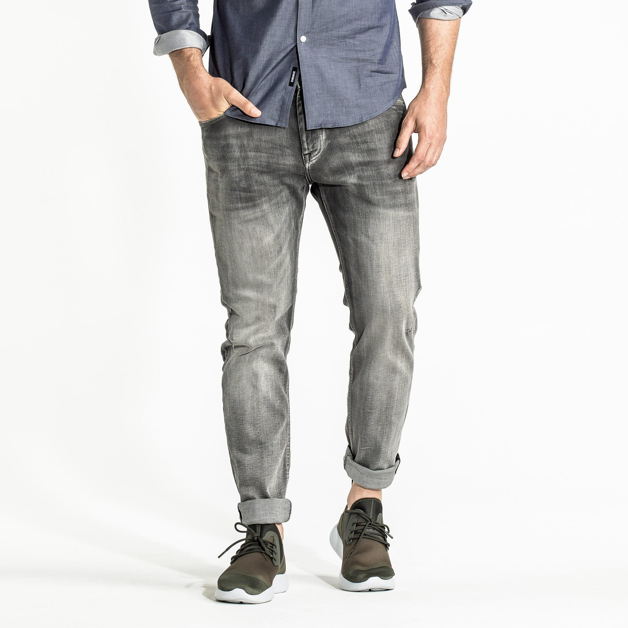 بنطال جينز طويل بتفاصيل جيب-men-clothing-bottoms-jeans-image-1