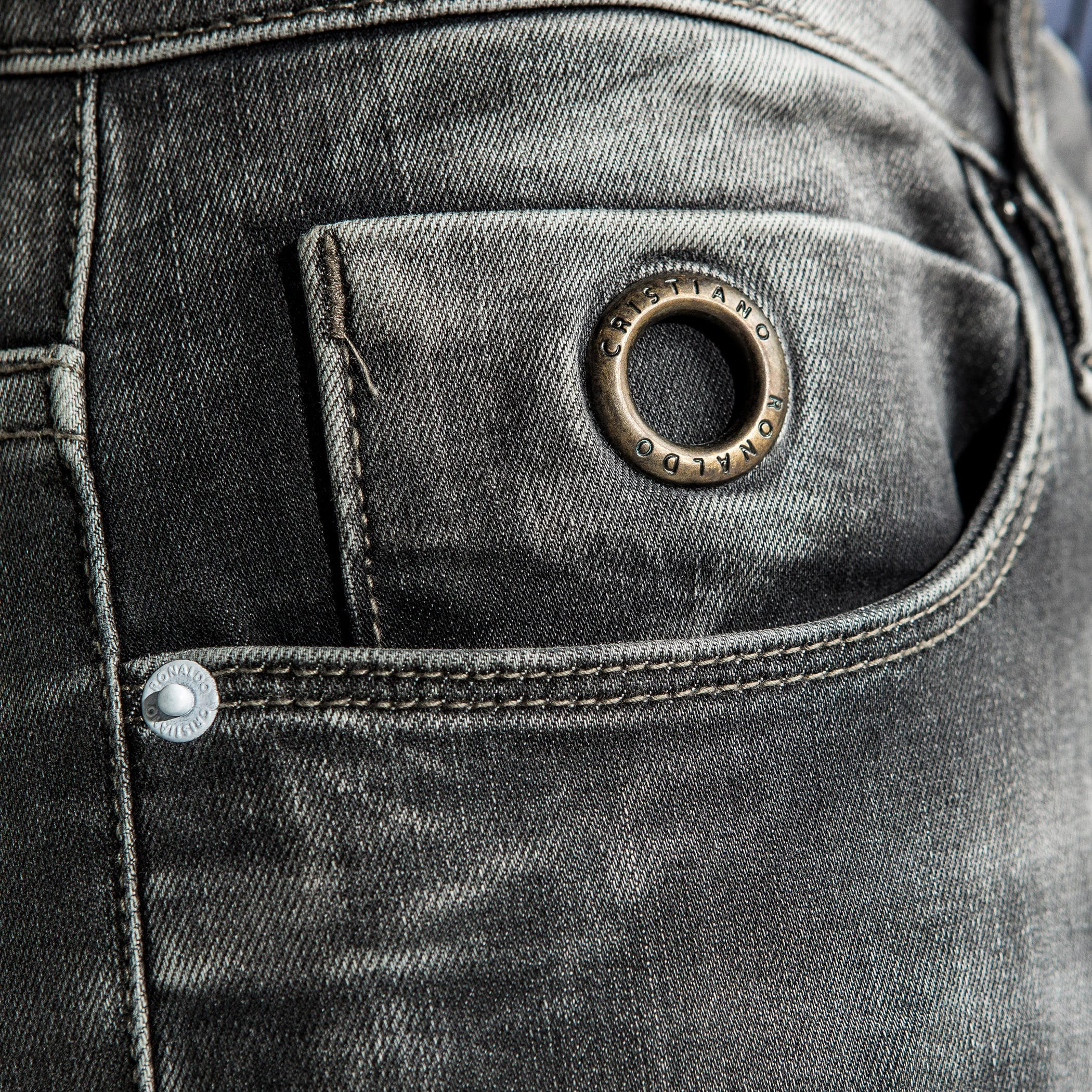 بنطال جينز طويل بتفاصيل جيب-men-clothing-bottoms-jeans-image-7