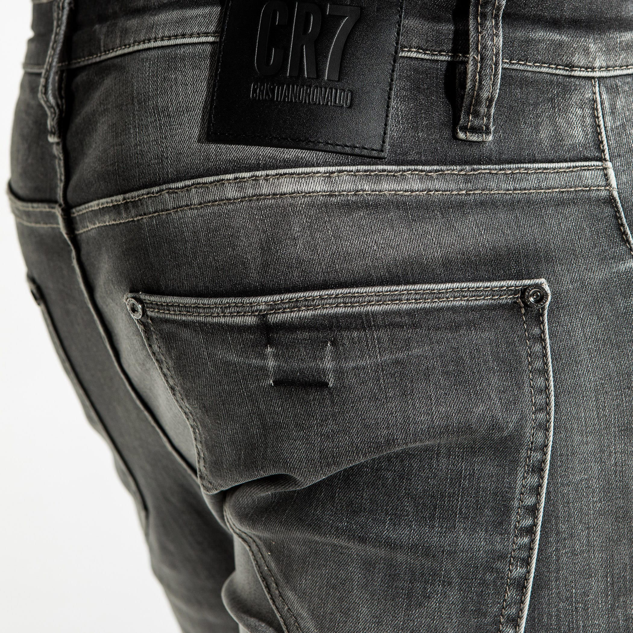 بنطال جينز طويل بتفاصيل جيب-men-clothing-bottoms-jeans-image-8