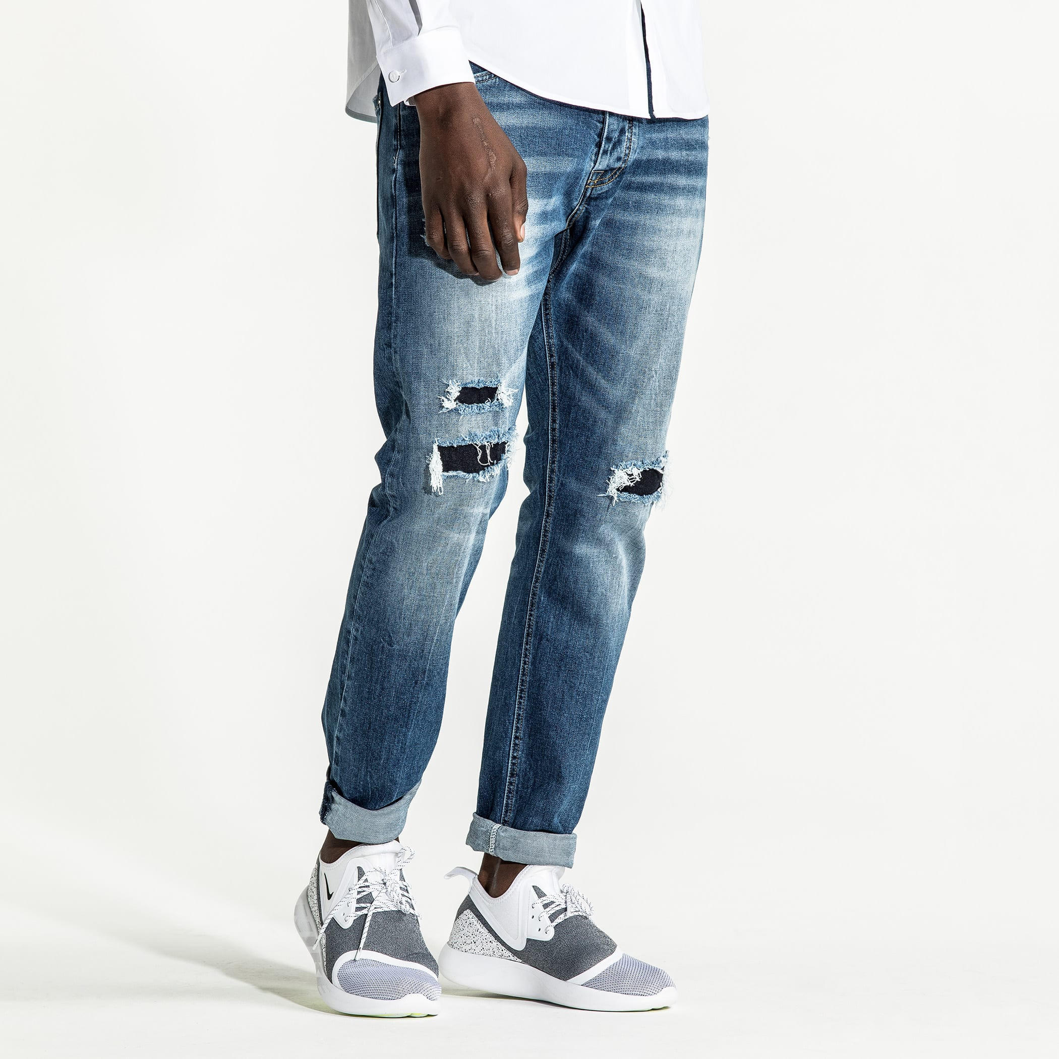 بنطال جينز طويل بتصميم ممزق بجيوب-men-clothing-bottoms-jeans-image-2