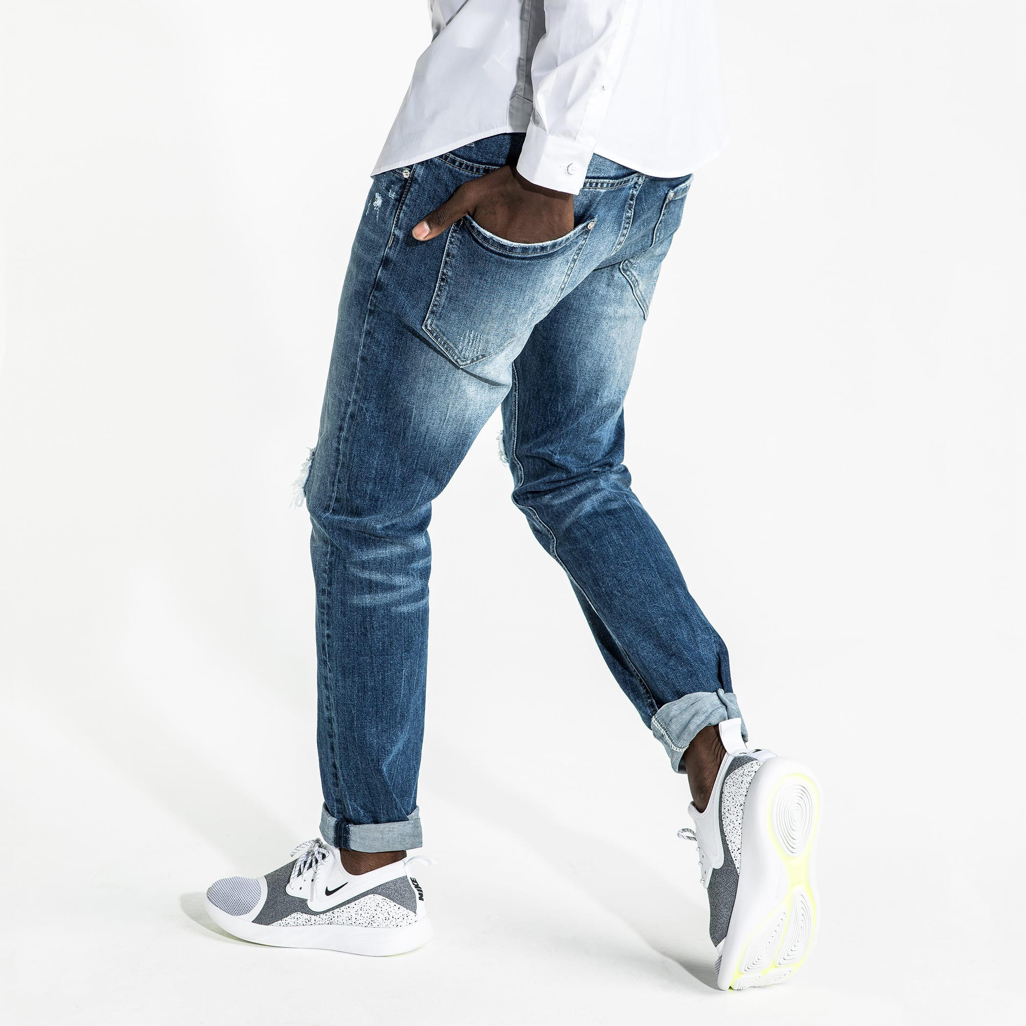 بنطال جينز طويل بتصميم ممزق بجيوب-men-clothing-bottoms-jeans-image-3