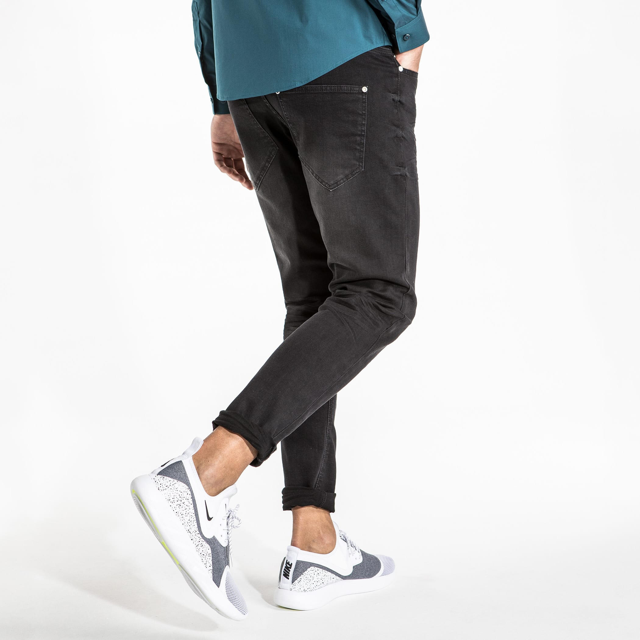 بنطال جينز طويل بتفاصيل جيب-men-clothing-bottoms-jeans-image-3