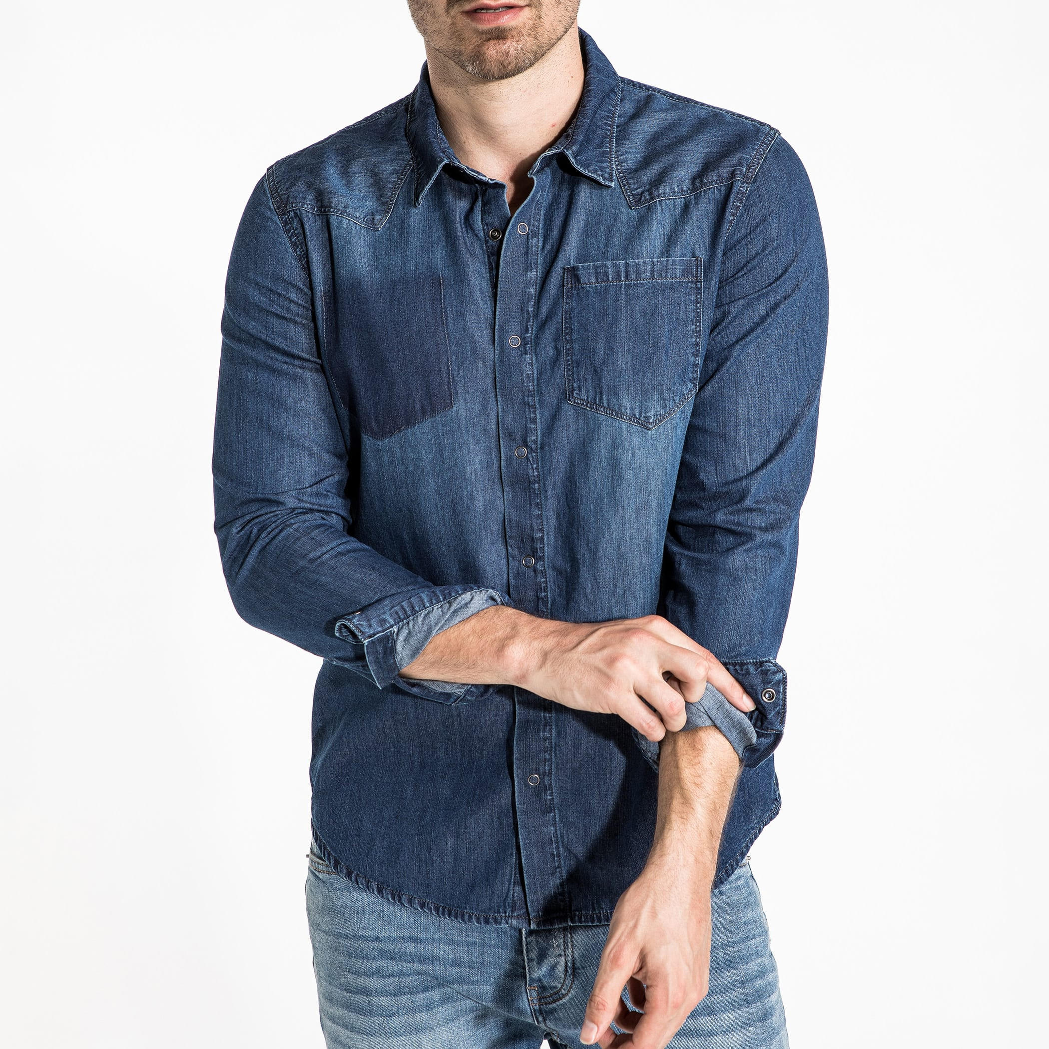قميص من الدينم بأكمام طويلة وأزرار-men-clothing-shirts-image-4