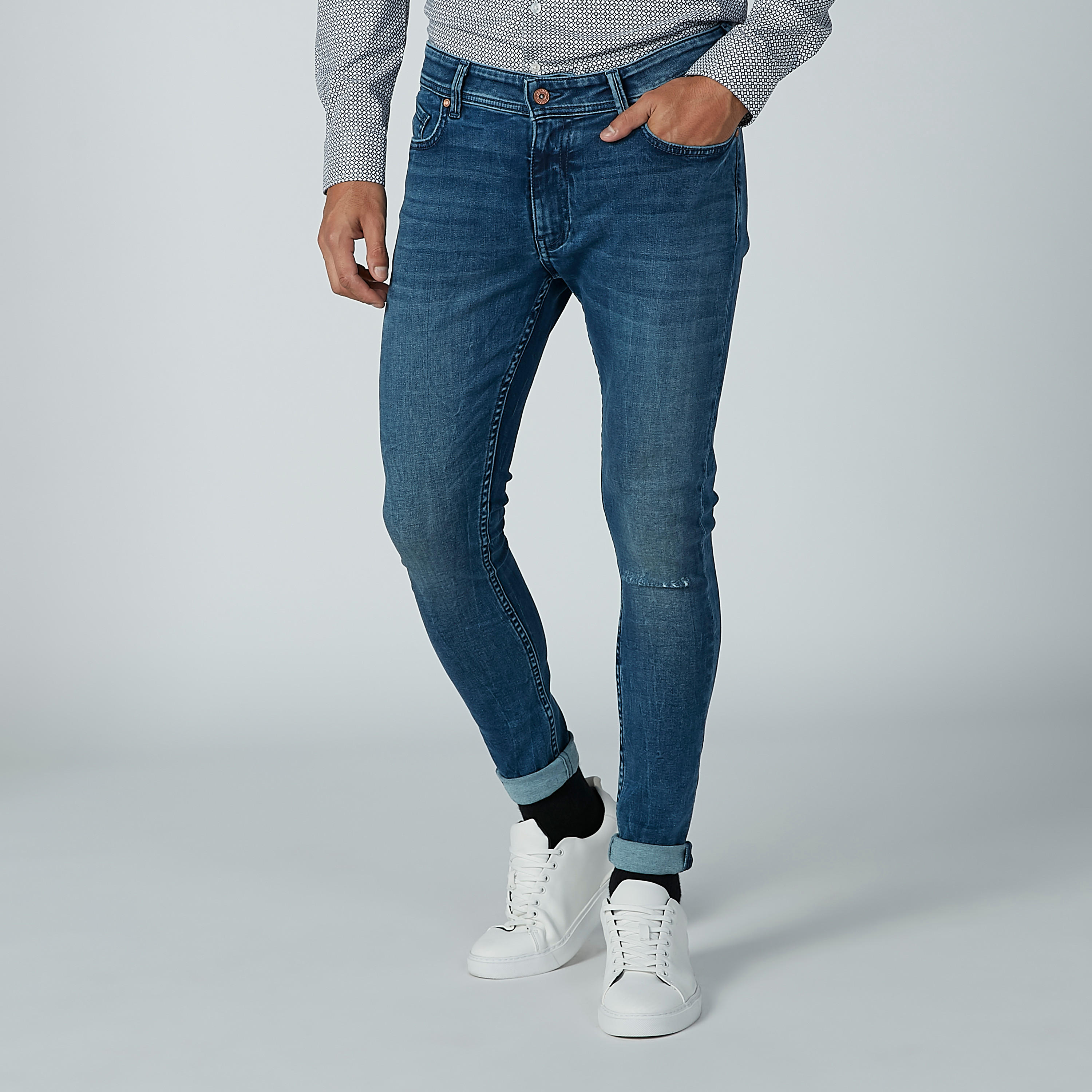 بنطال جينز ممزق بجيوب-men-clothing-bottoms-jeans-image-6