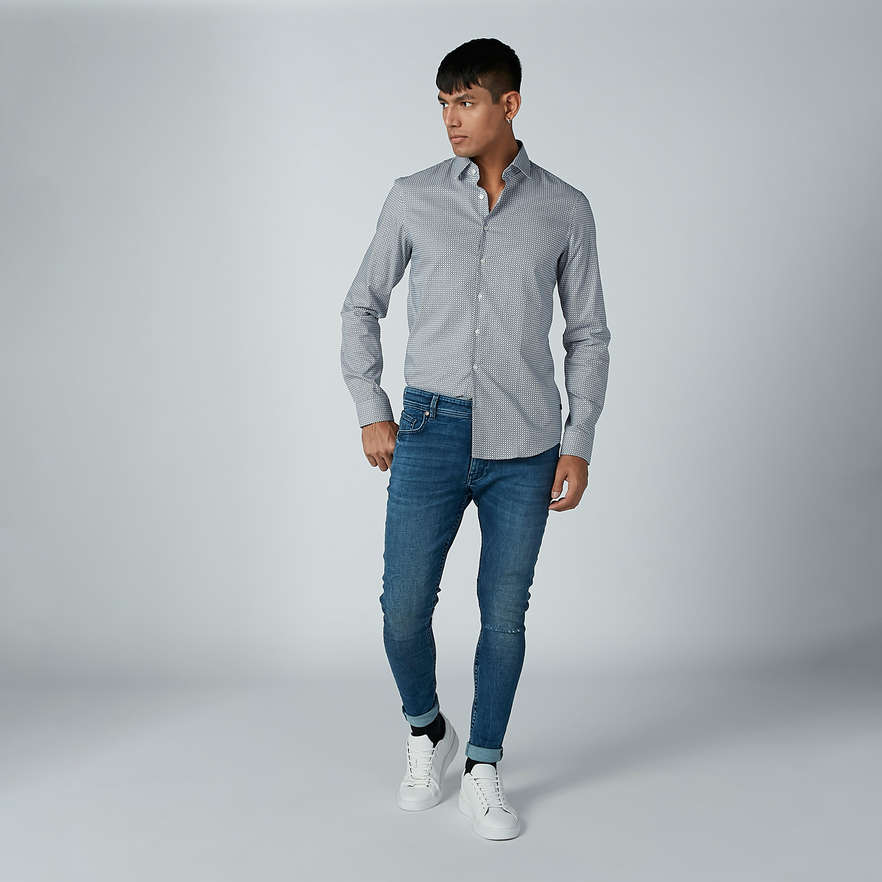 بنطال جينز ممزق بجيوب-men-clothing-bottoms-jeans-image-5
