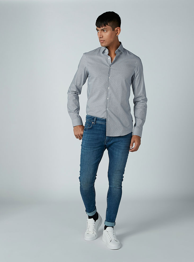 بنطال جينز ممزق بجيوب-men-clothing-bottoms-jeans-image-5