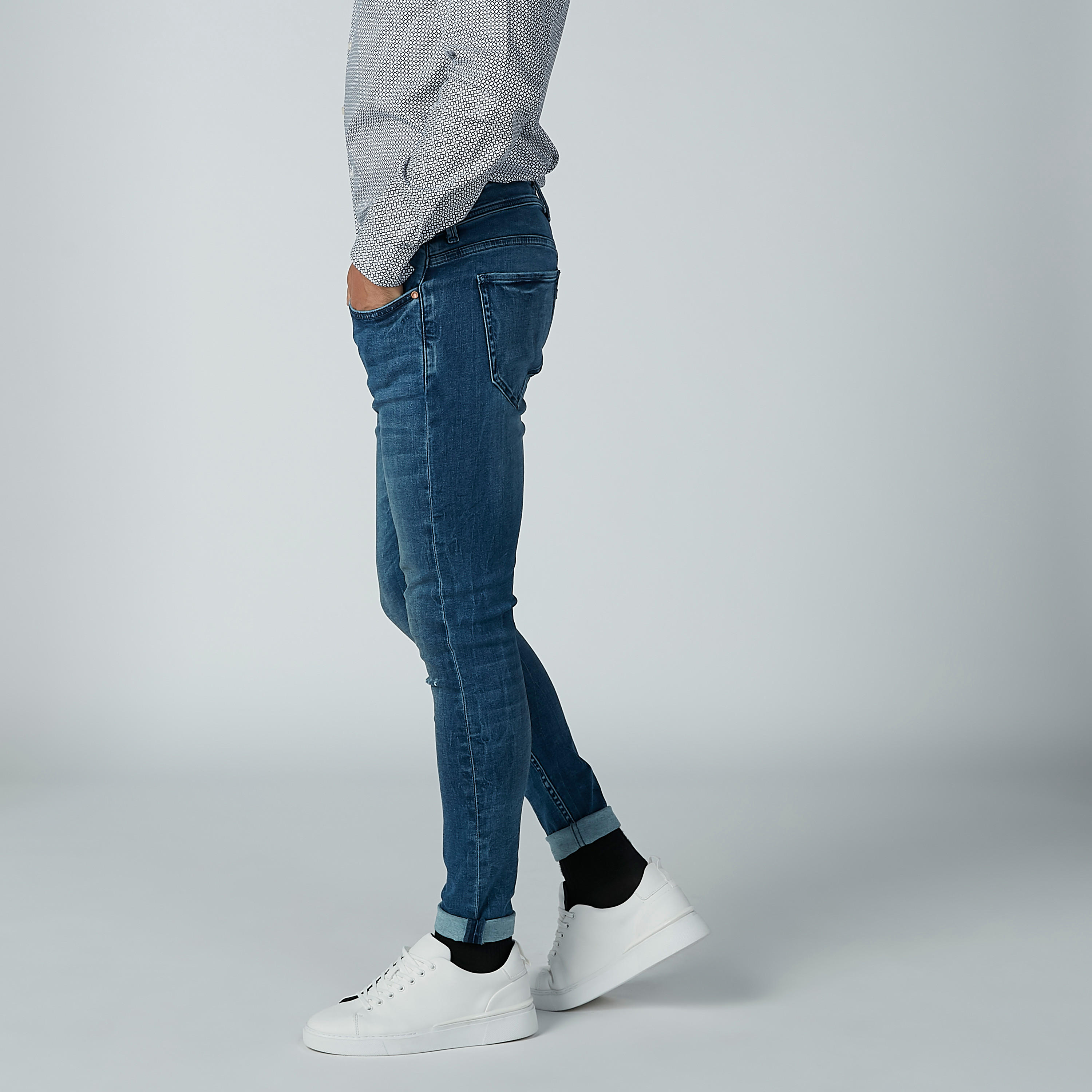 بنطال جينز ممزق بجيوب-men-clothing-bottoms-jeans-image-4