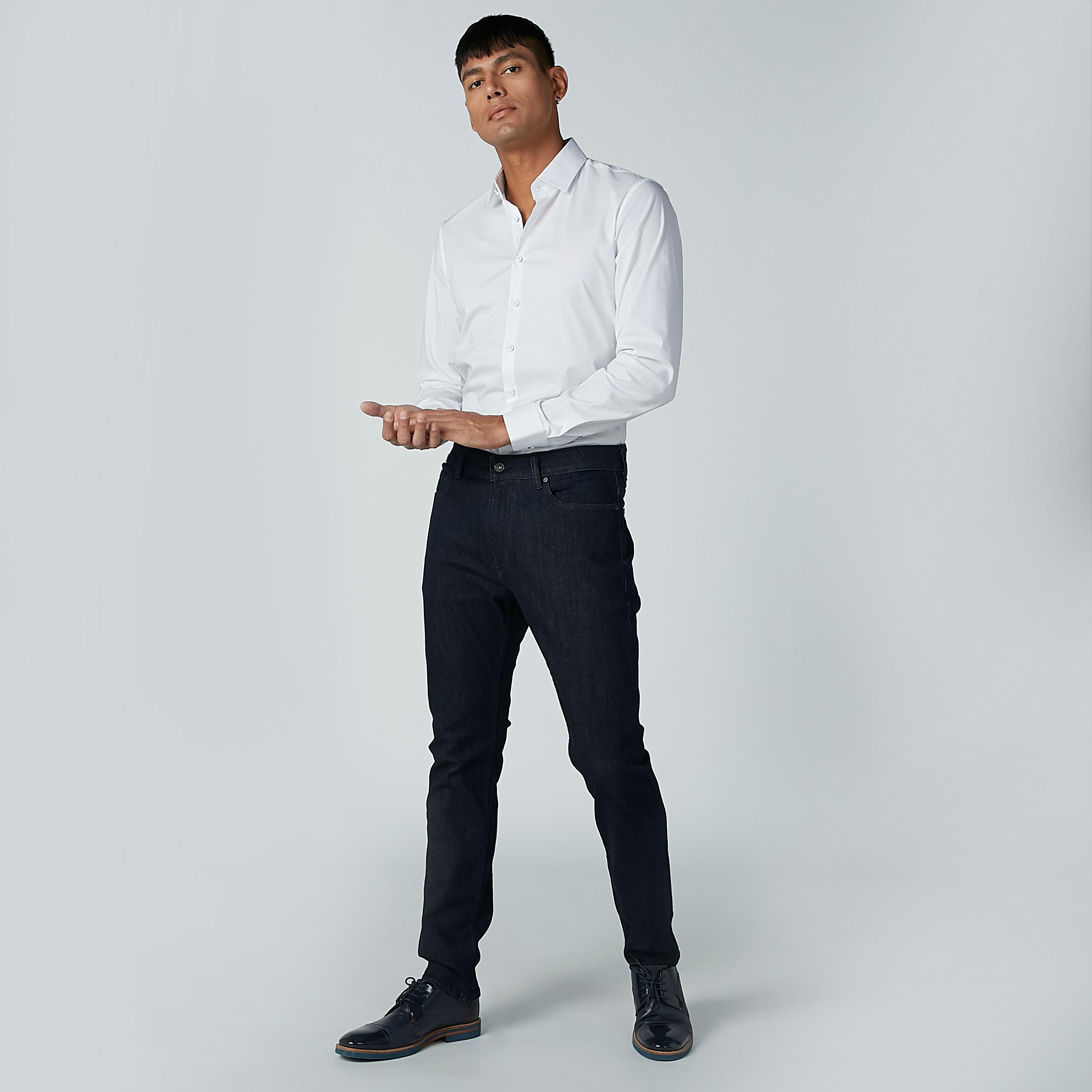 بنطال جينز سادة بجيوب-men-clothing-bottoms-jeans-image-1