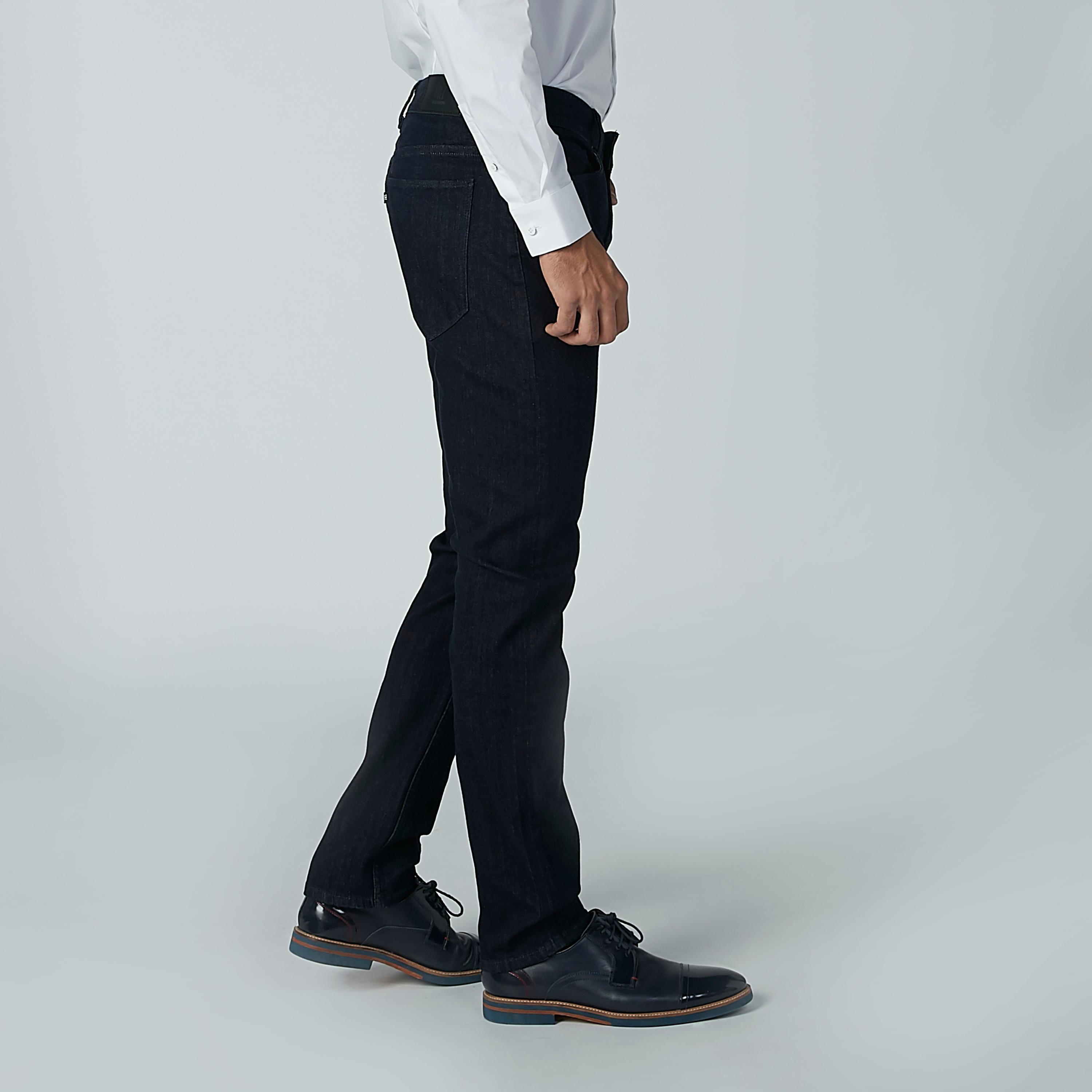 بنطال جينز سادة بجيوب-men-clothing-bottoms-jeans-image-4