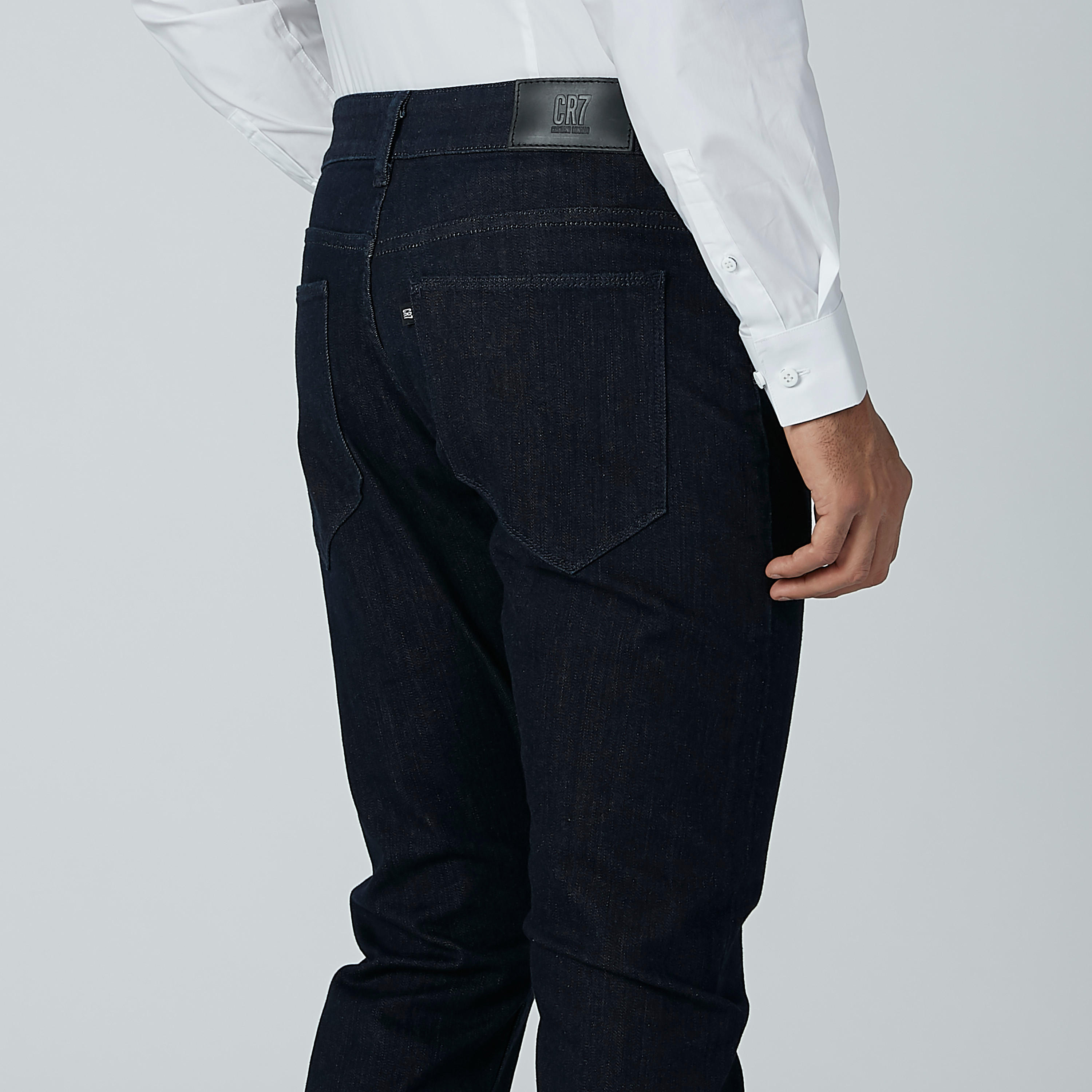 بنطال جينز سادة بجيوب-men-clothing-bottoms-jeans-image-5
