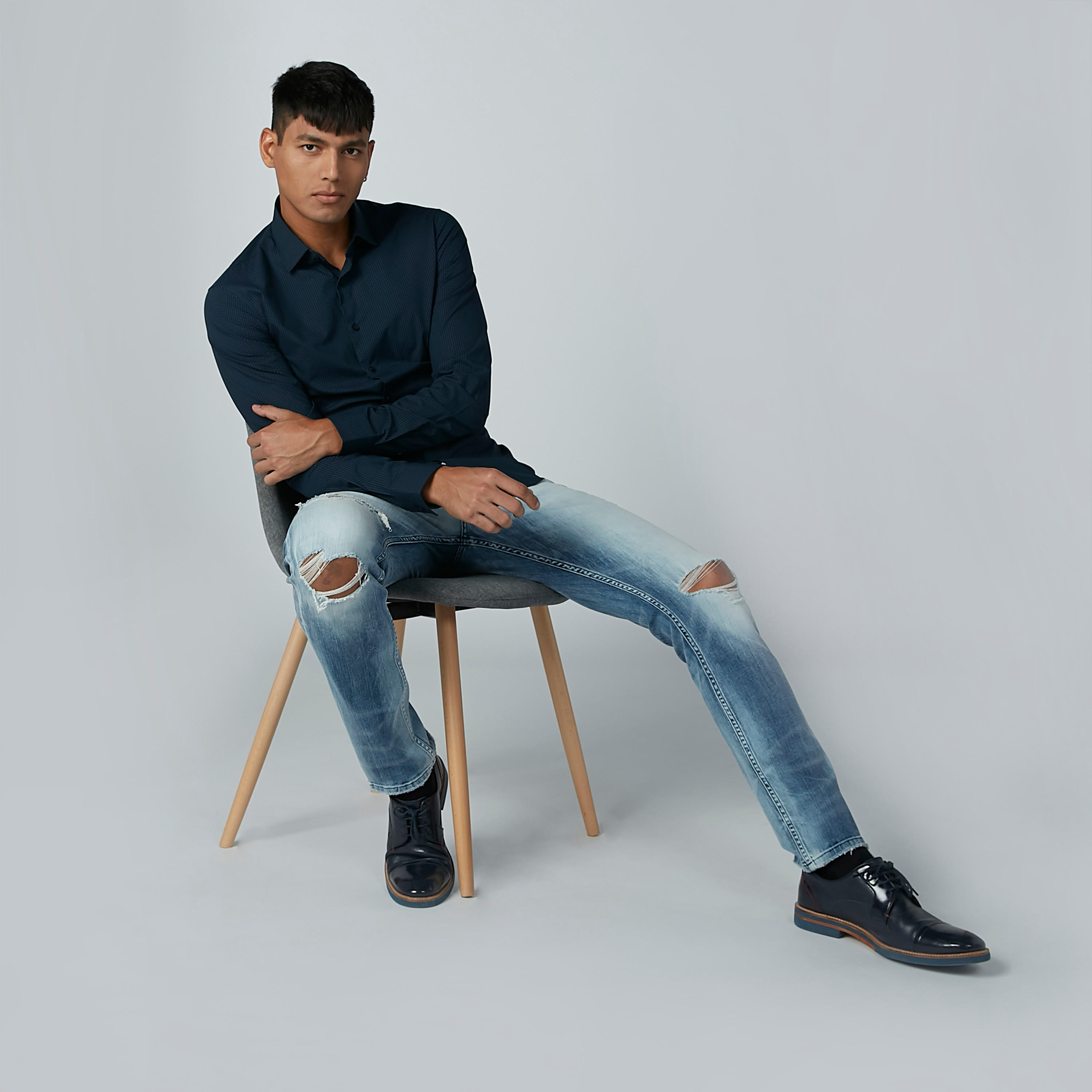 بنطال جينز طويل ممزق بجيوب-men-clothing-bottoms-jeans-image-2