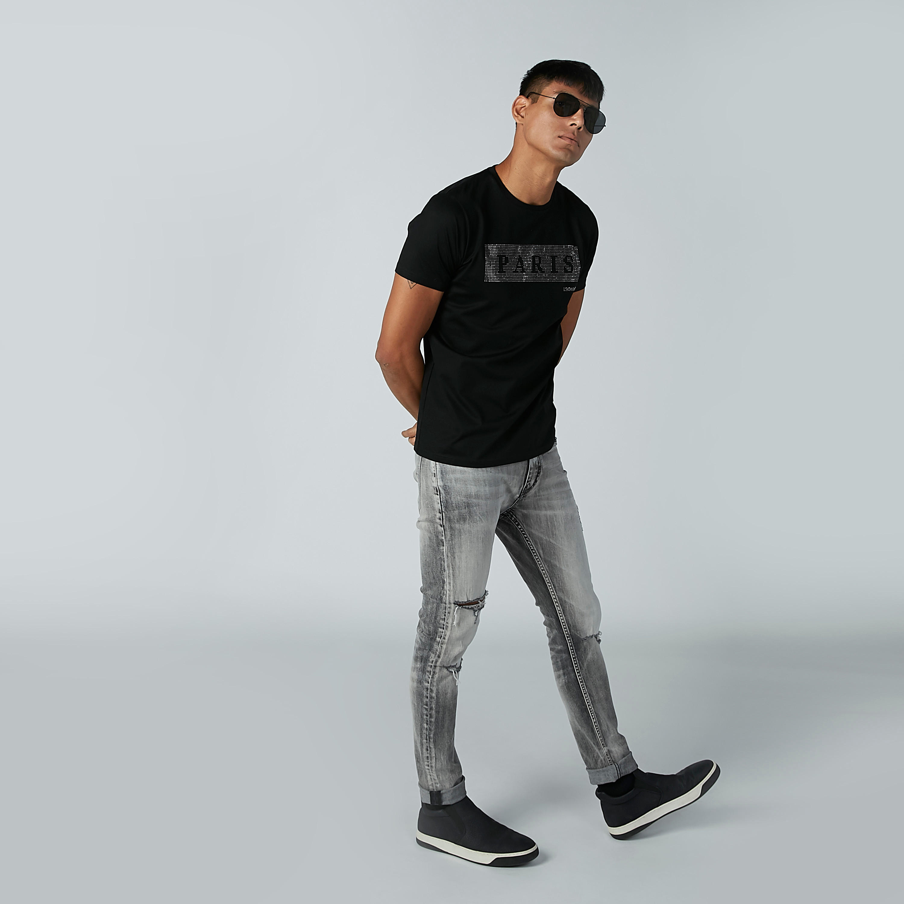 بنطال جينز ممزق بجيوب-men-clothing-bottoms-jeans-image-4