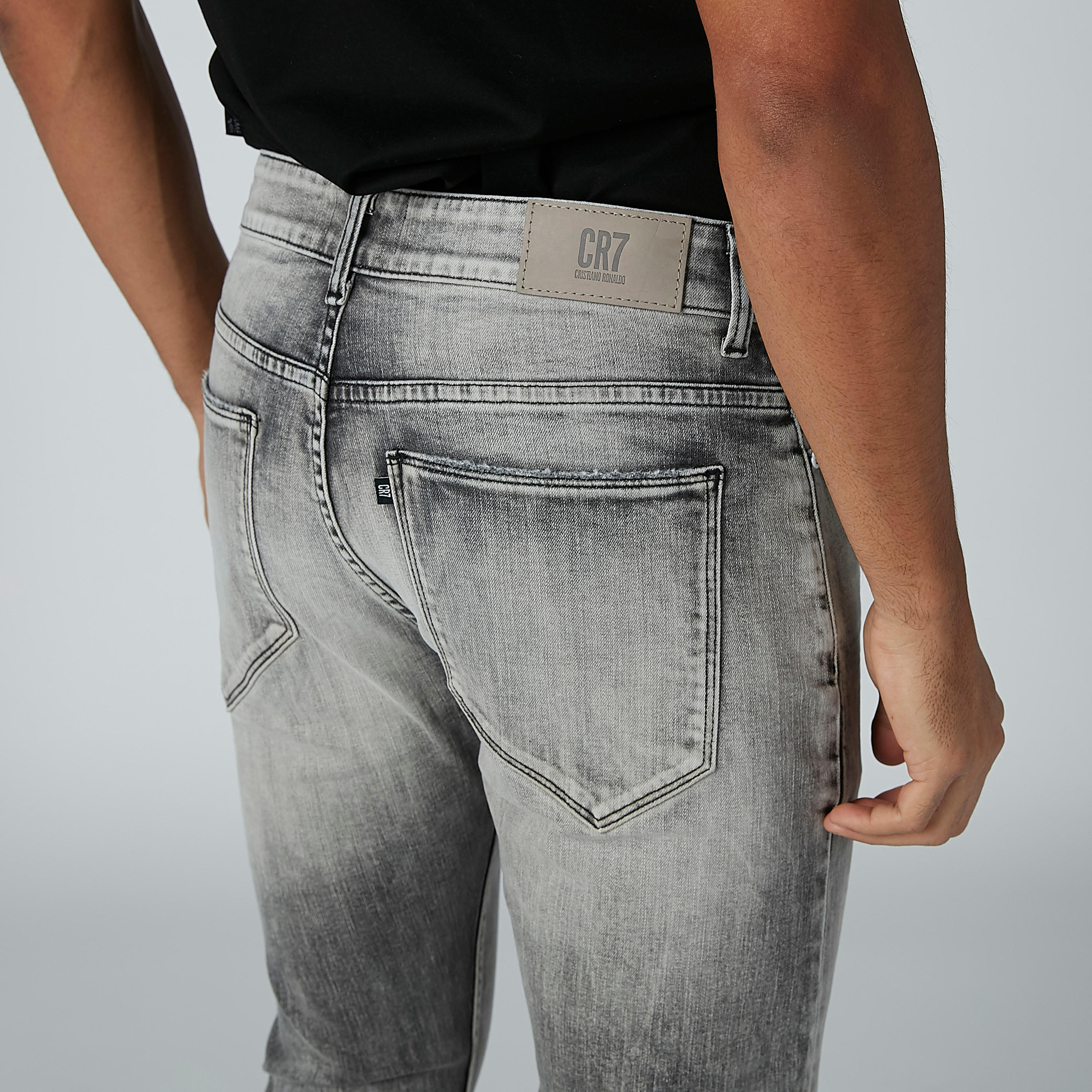 بنطال جينز ممزق بجيوب-men-clothing-bottoms-jeans-image-3