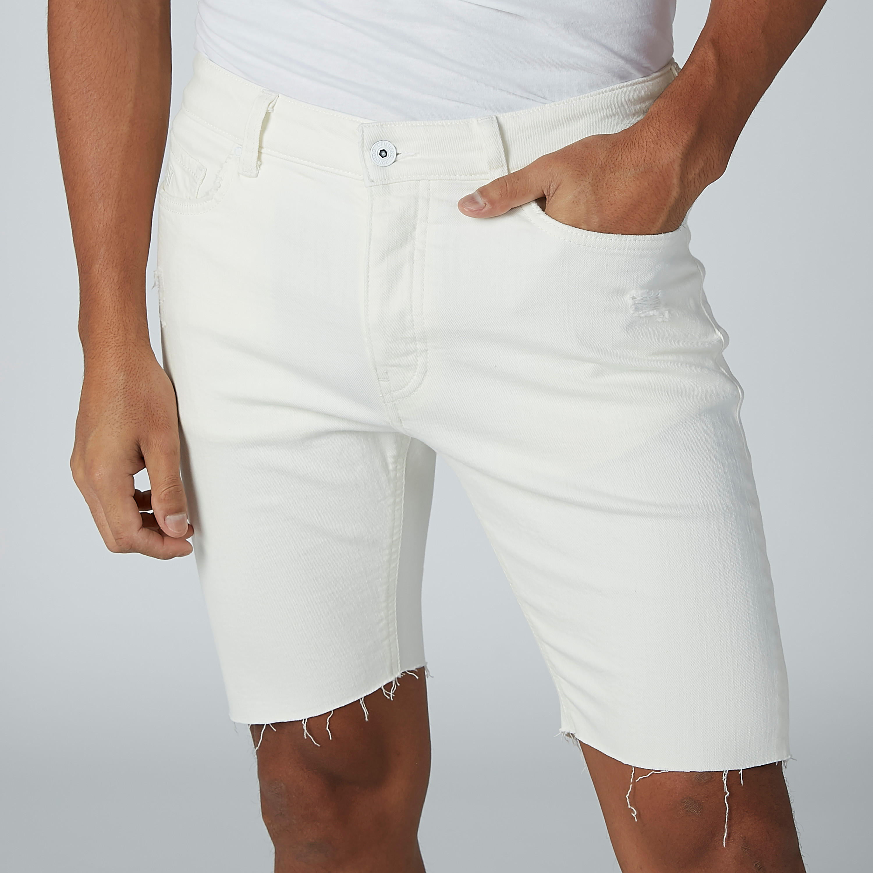 شورت دينم بتفاصيل جيب من سي آر 7-men-clothing-bottoms-shorts-image-1