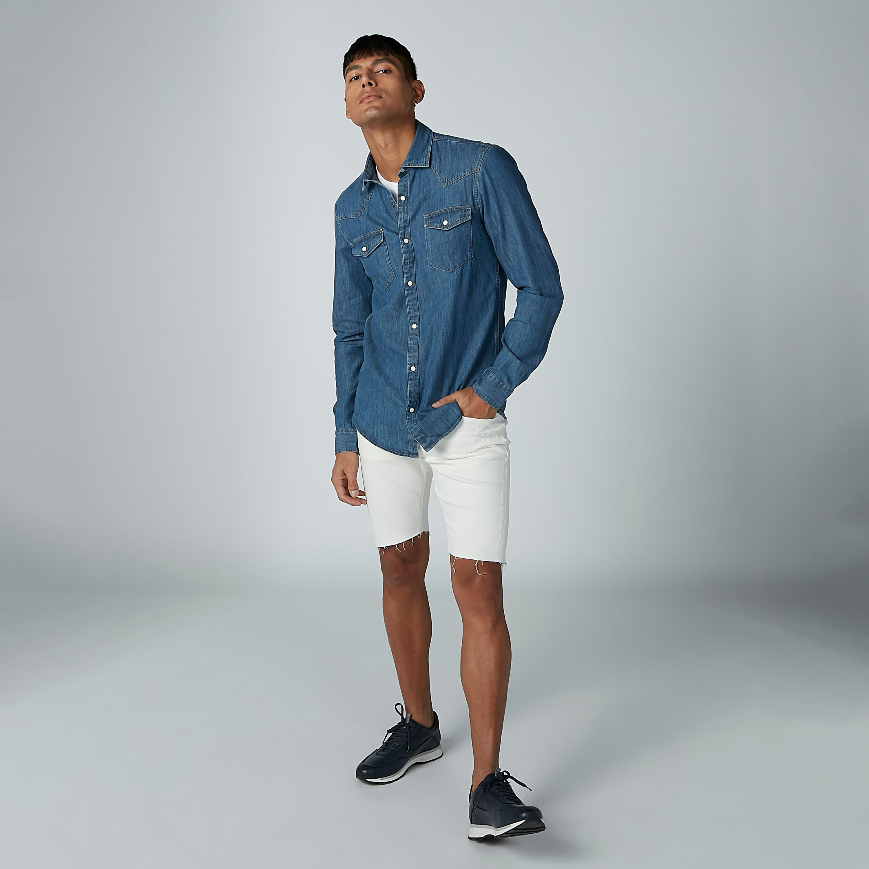 شورت دينم بتفاصيل جيب من سي آر 7-men-clothing-bottoms-shorts-image-2