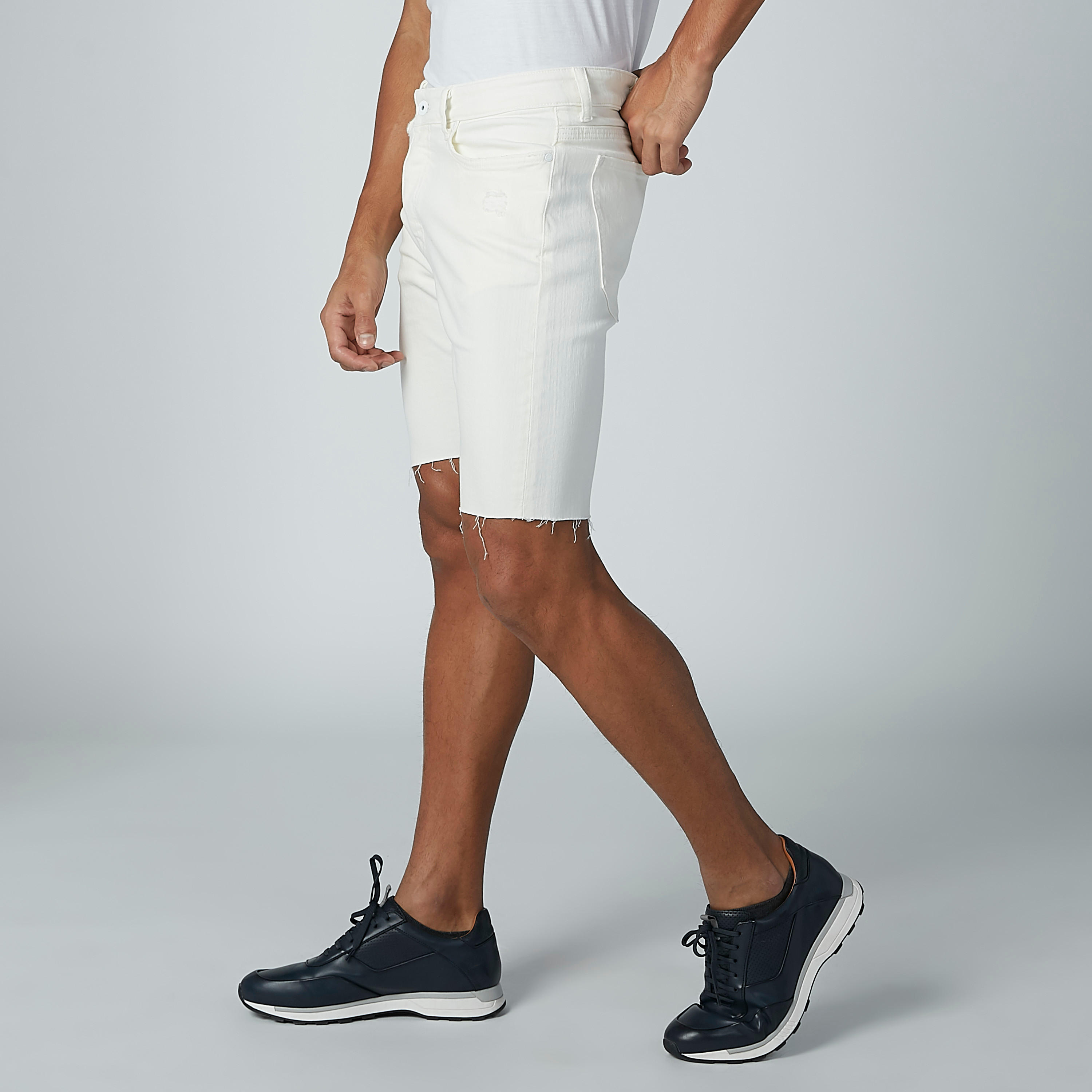 شورت دينم بتفاصيل جيب من سي آر 7-men-clothing-bottoms-shorts-image-3