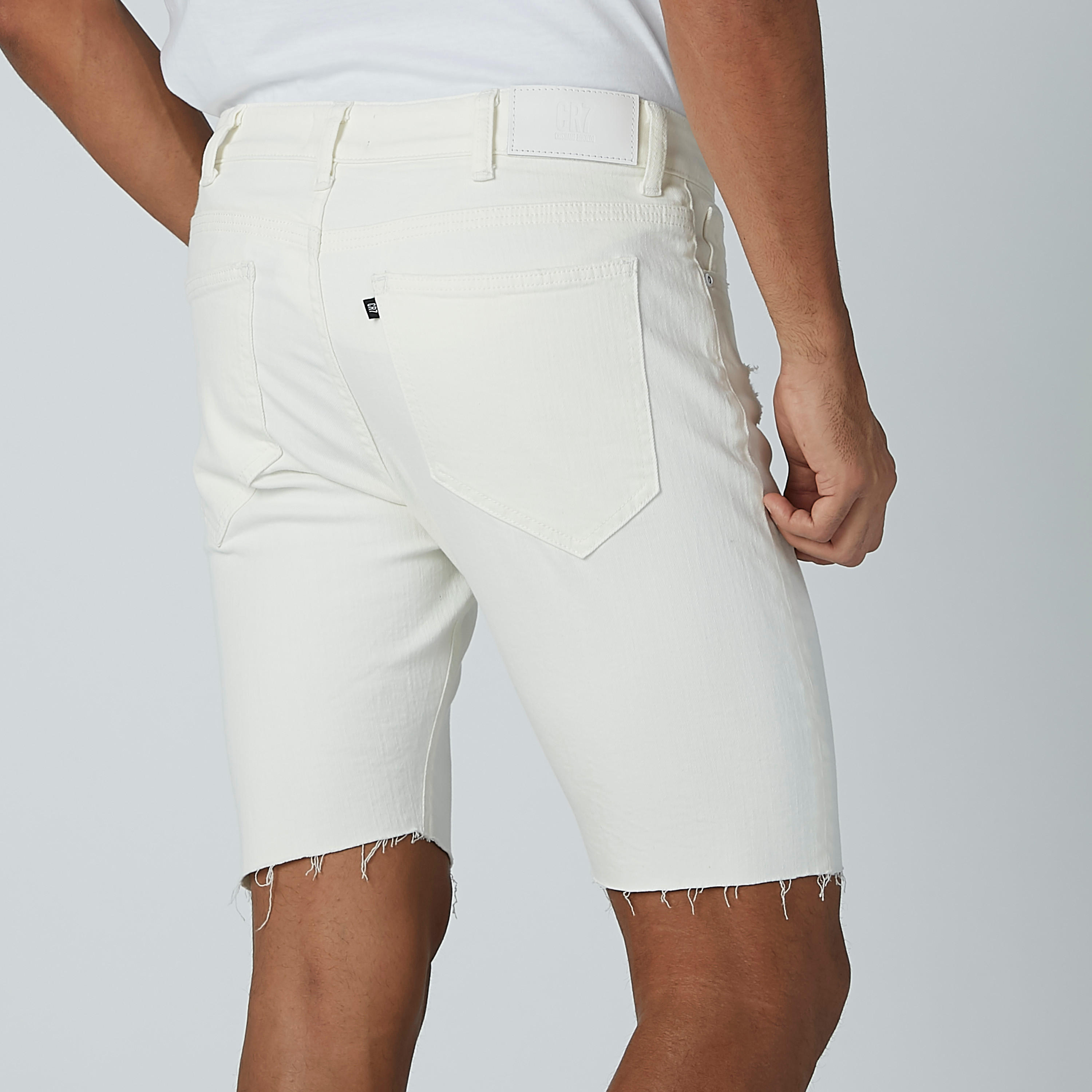 شورت دينم بتفاصيل جيب من سي آر 7-men-clothing-bottoms-shorts-image-4