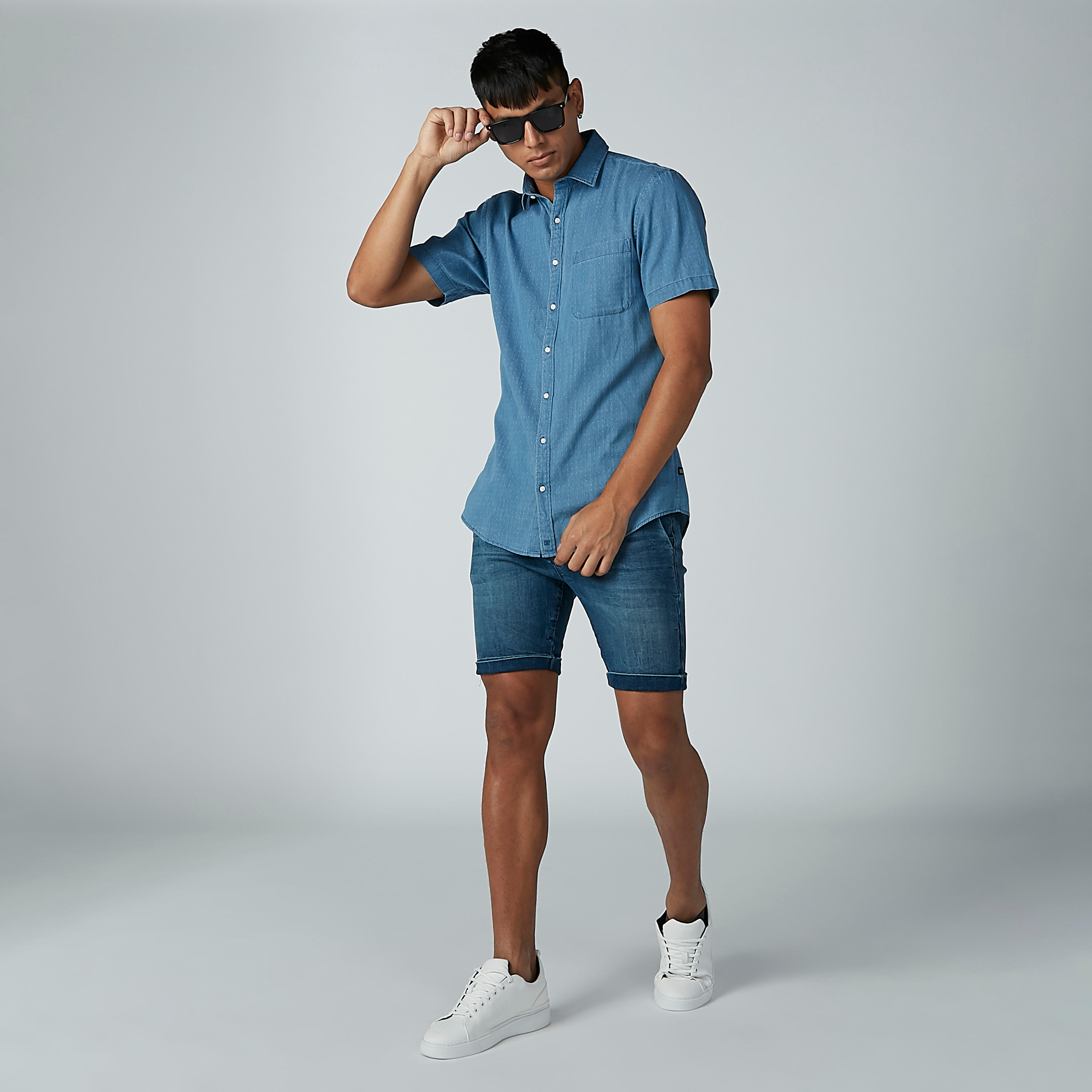 قميص بأكمام قصيرة وجيب على الصدر-men-clothing-shirts-image-1