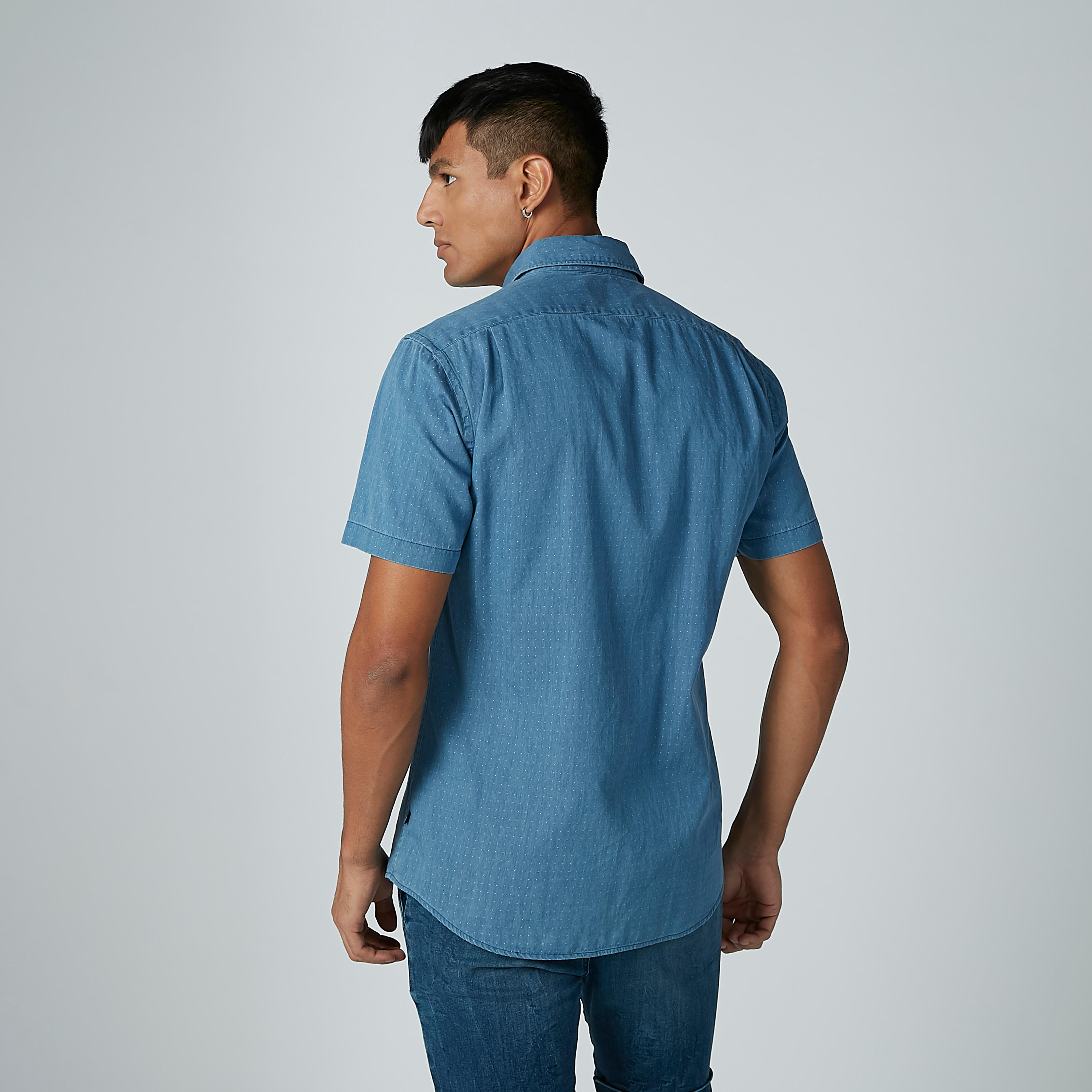 قميص بأكمام قصيرة وجيب على الصدر-men-clothing-shirts-image-4