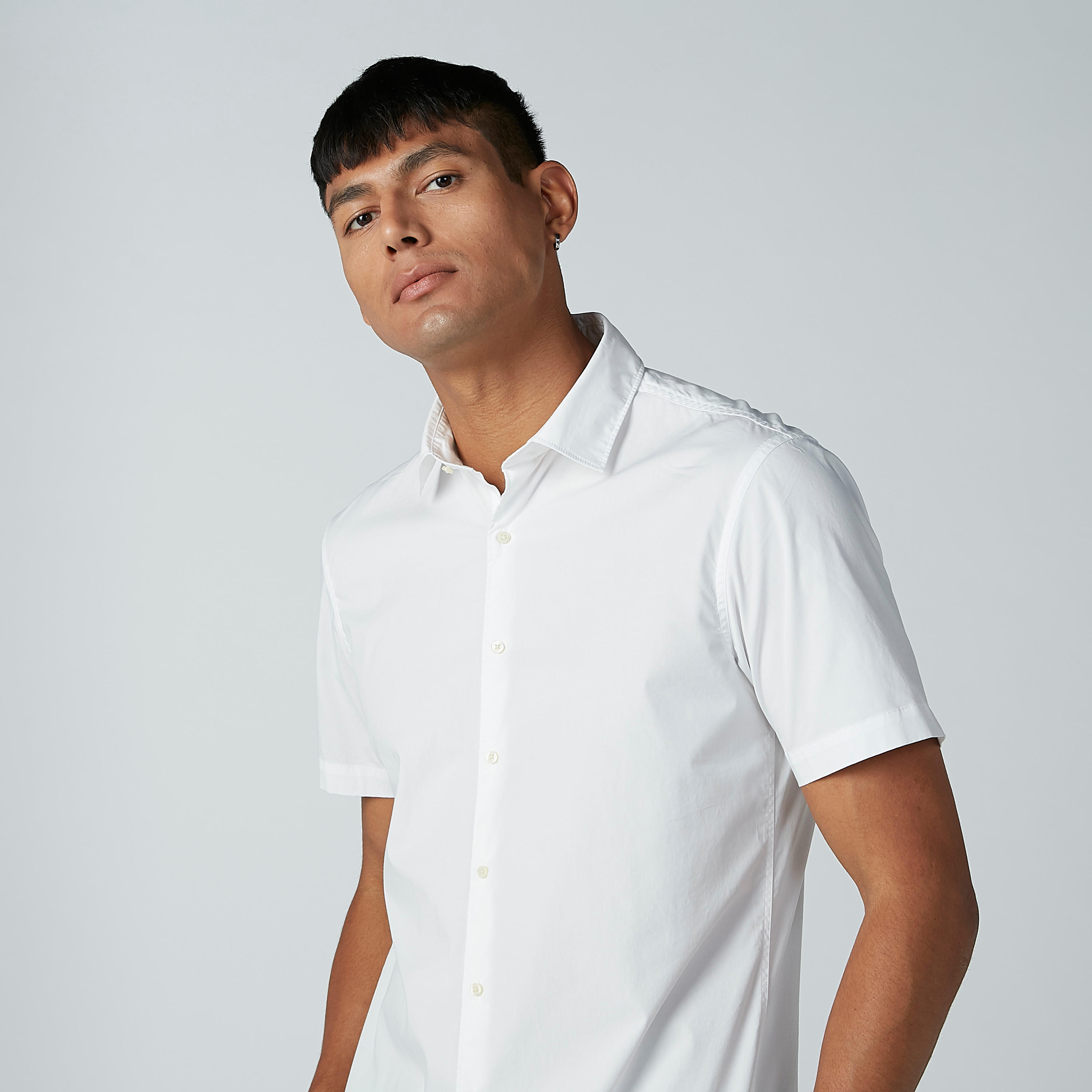 قميص سادة بأكمام قصيرة وأزرار-men-clothing-shirts-image-3