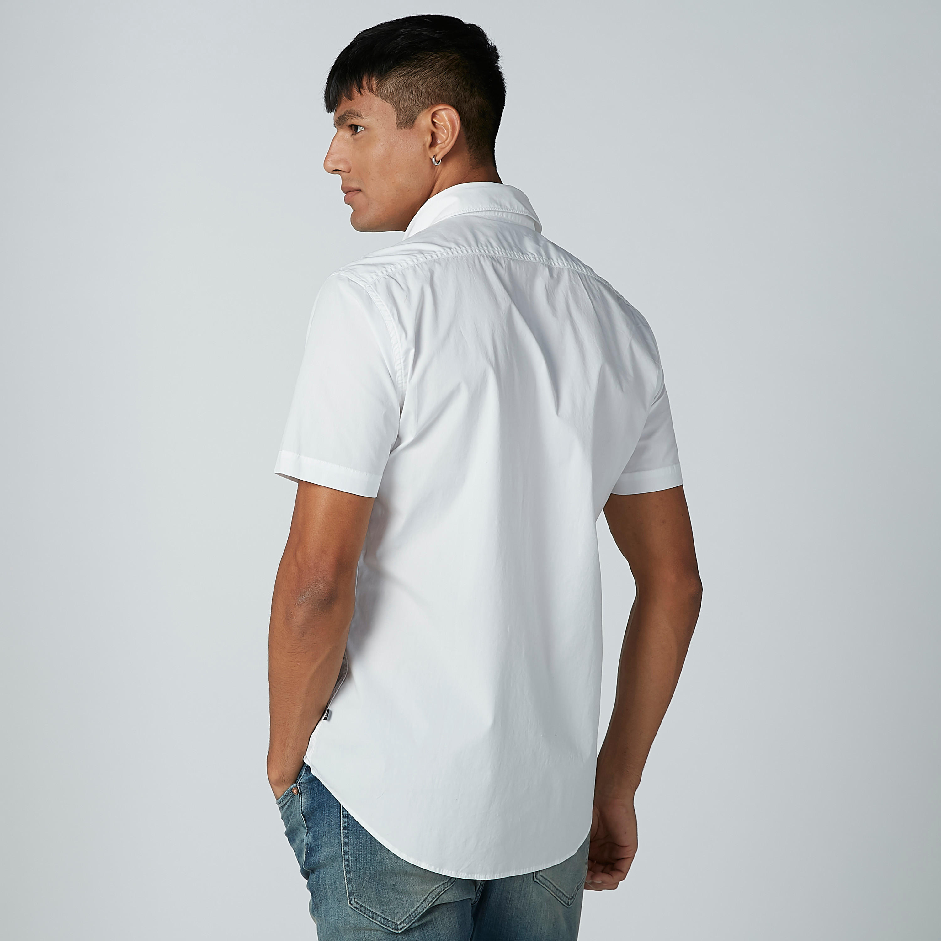 قميص سادة بأكمام قصيرة وأزرار-men-clothing-shirts-image-4