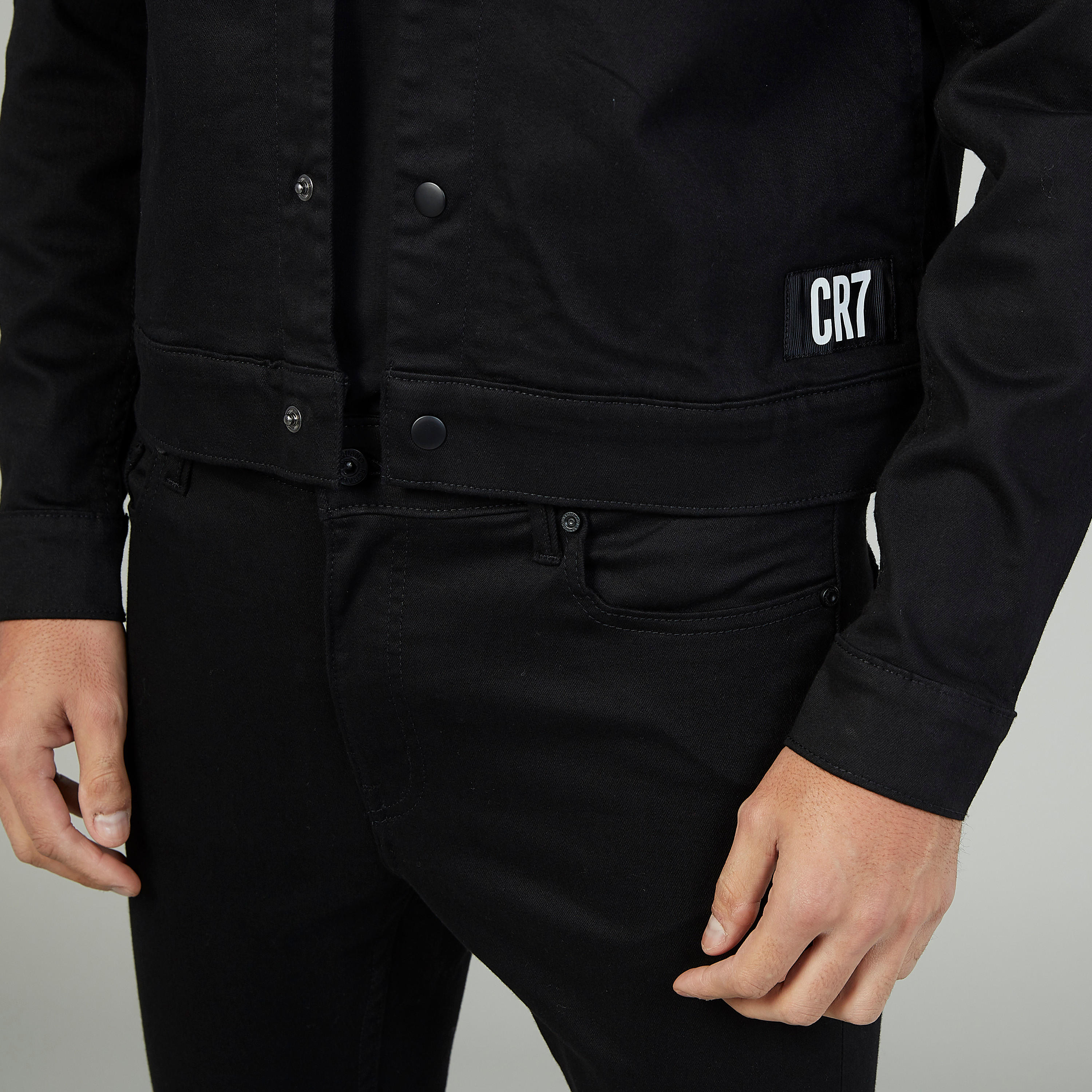 جاكيت دنيم سادة بأكمام طويلة-men-clothing-jacketsandblazers-jackets-image-3