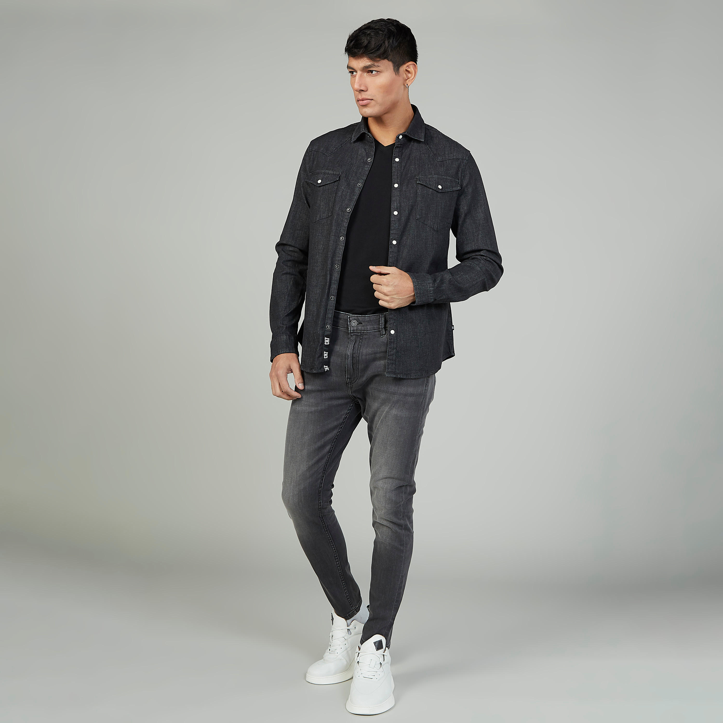 قميص بارز الملمس بأكمام طويلة وجيوب بطيّة-men-clothing-shirts-image-2