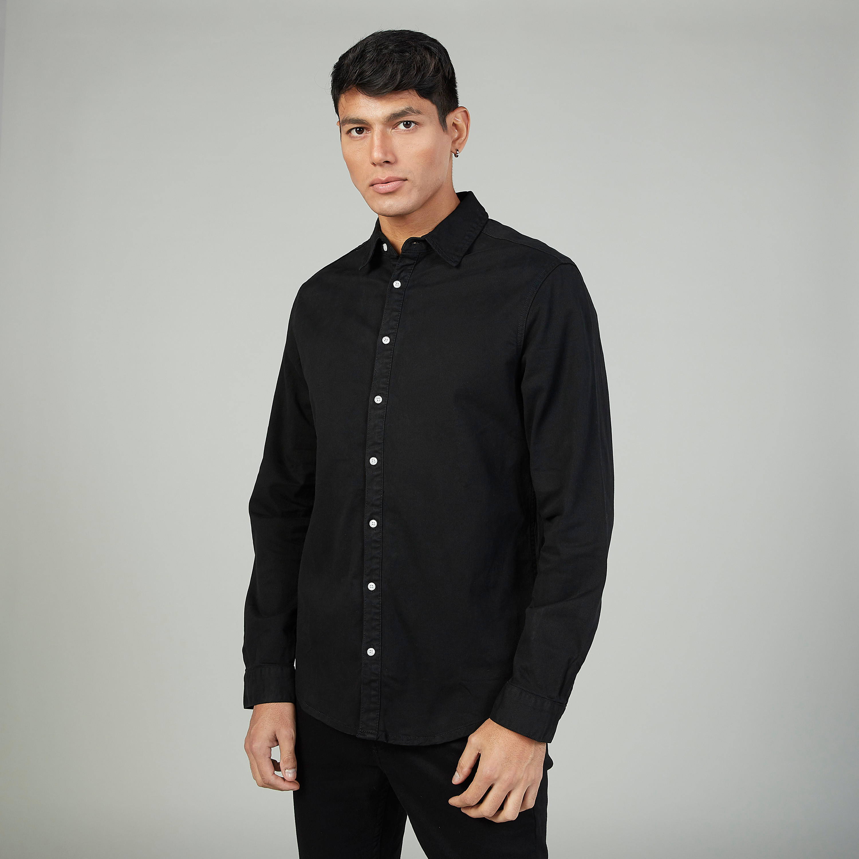 قميص سادة بياقة عاديّة وأكمام طويلة-men-clothing-shirts-image-1