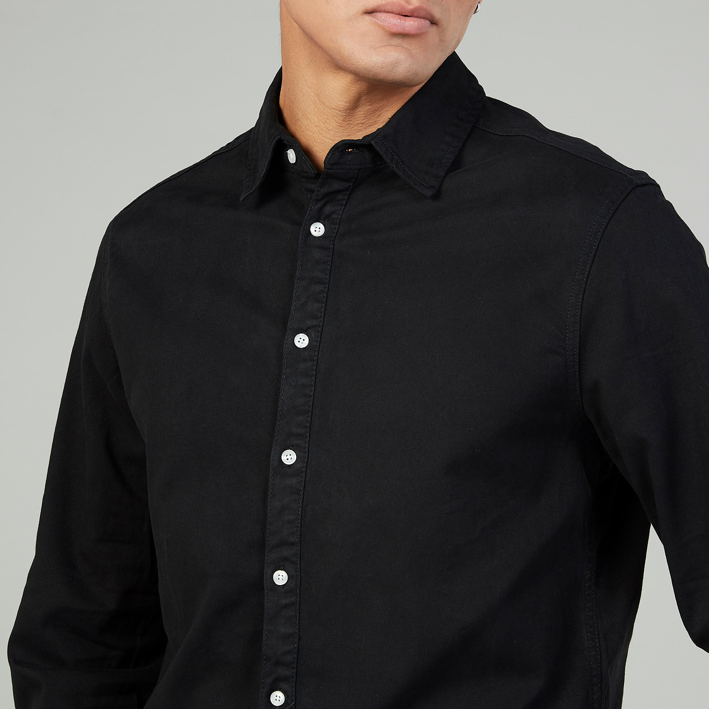 قميص سادة بياقة عاديّة وأكمام طويلة-men-clothing-shirts-image-3