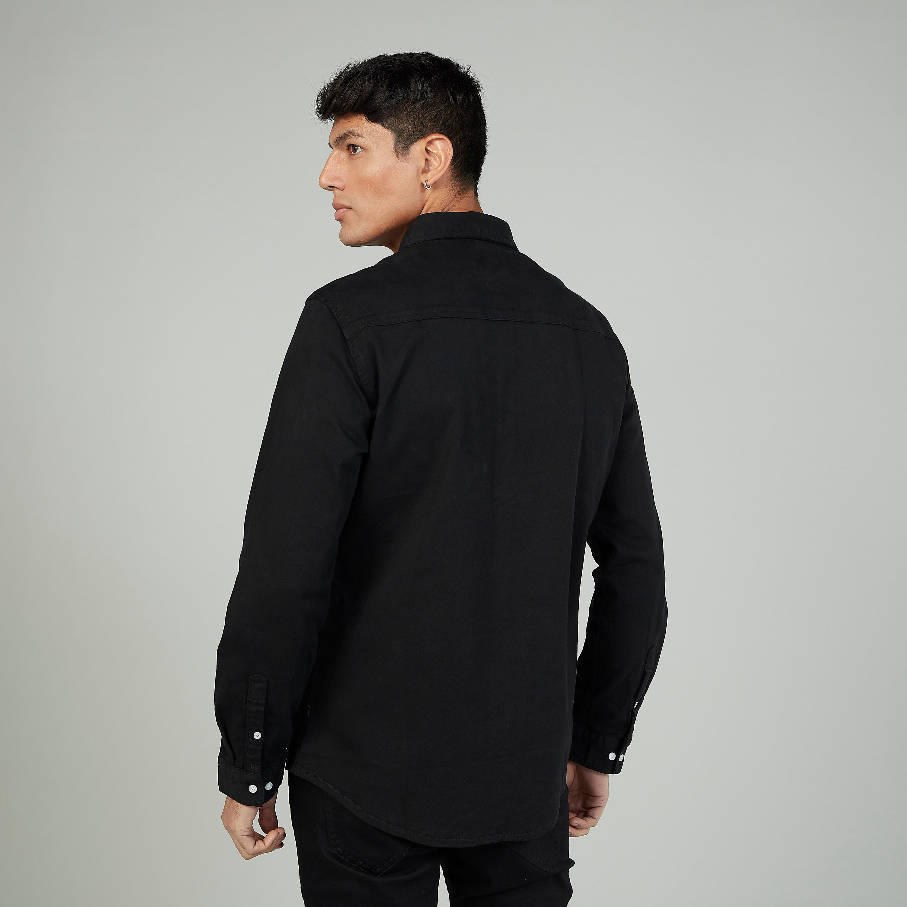 قميص سادة بياقة عاديّة وأكمام طويلة-men-clothing-shirts-image-4