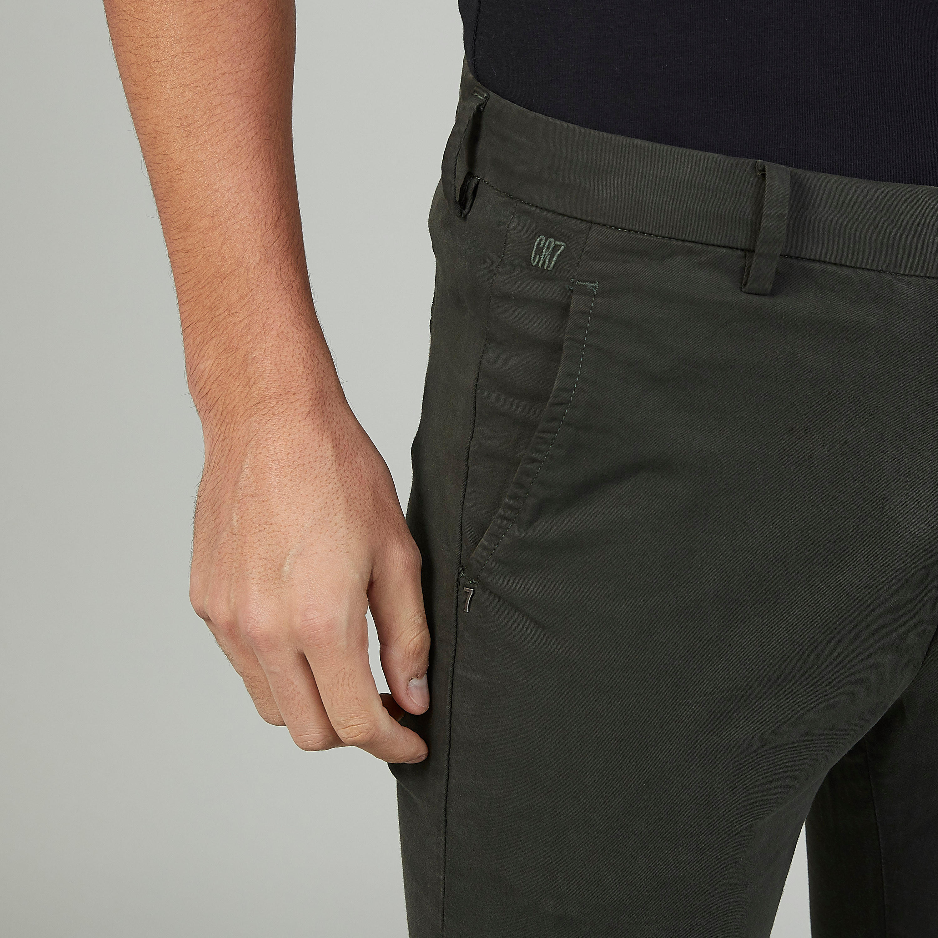 بنطلون شينو سادة بجيوب وعراوي-men-clothing-bottoms-trousersandchinos-trousers-image-3