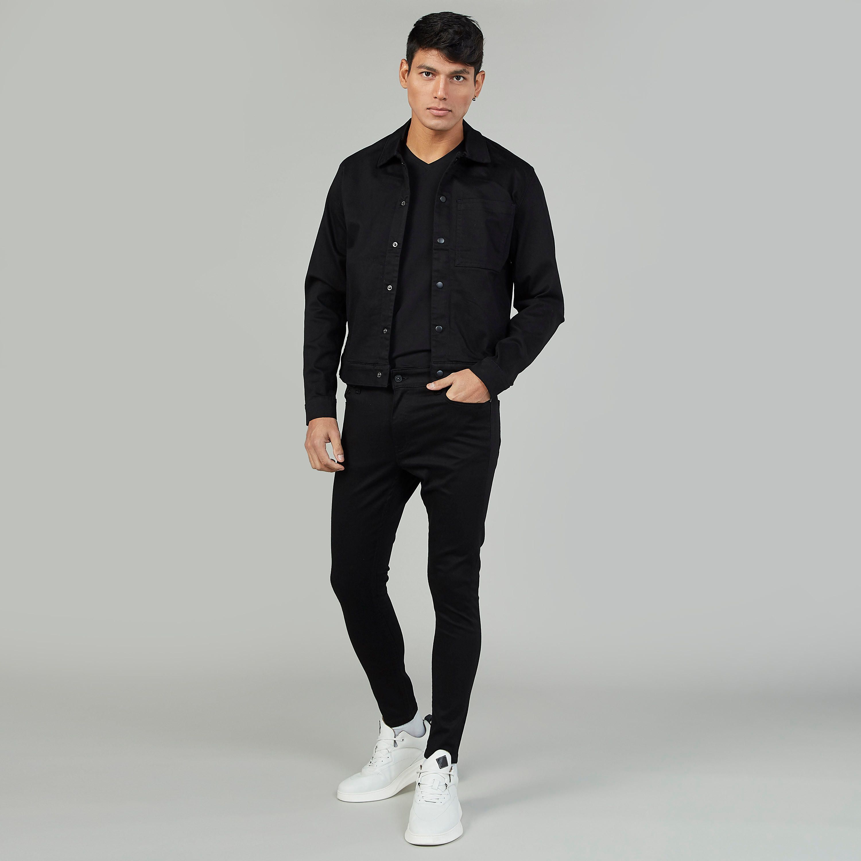 بنطلون جينز سادة بجيوب وعراوي-men-clothing-bottoms-jeans-image-2