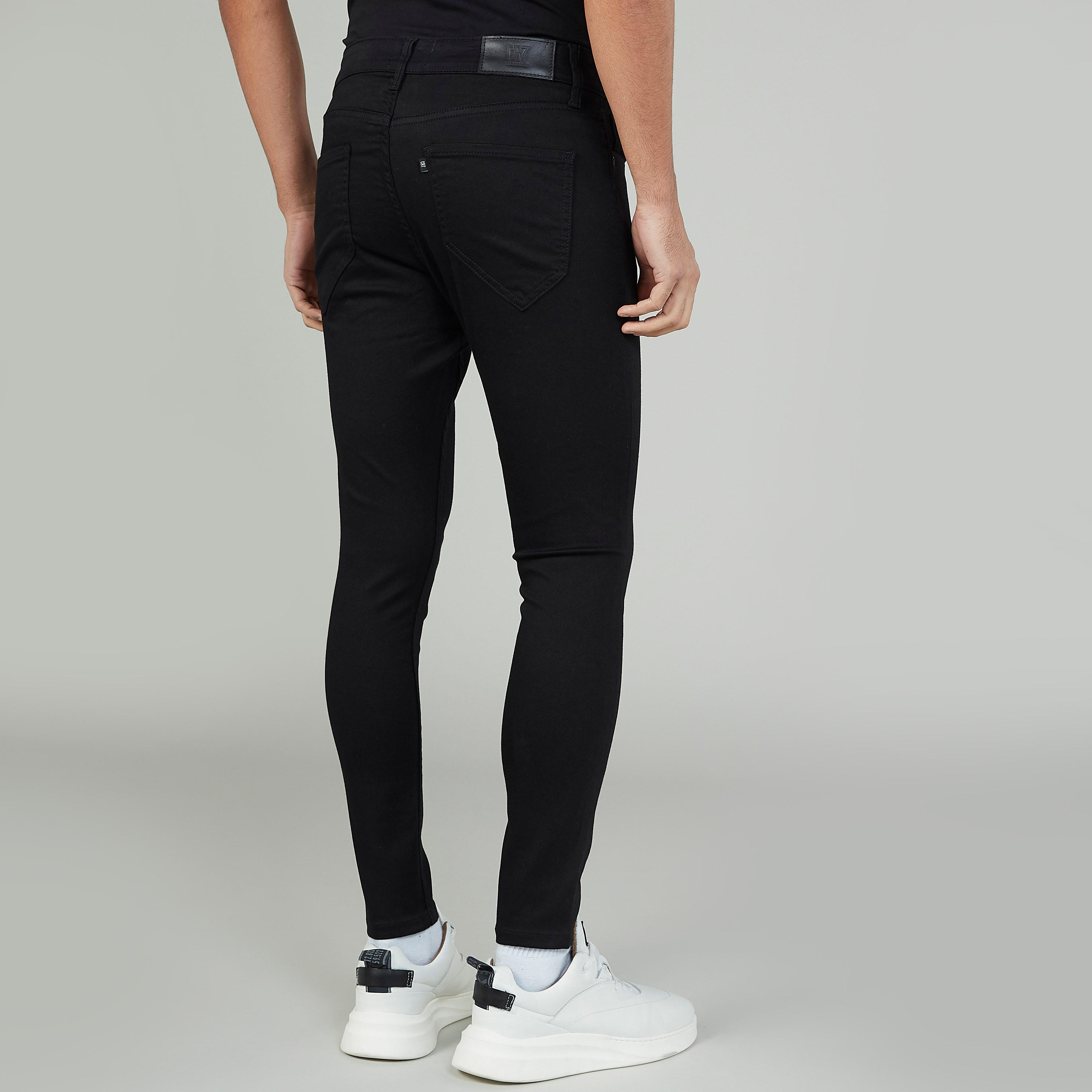 بنطلون جينز سادة بجيوب وعراوي-men-clothing-bottoms-jeans-image-4
