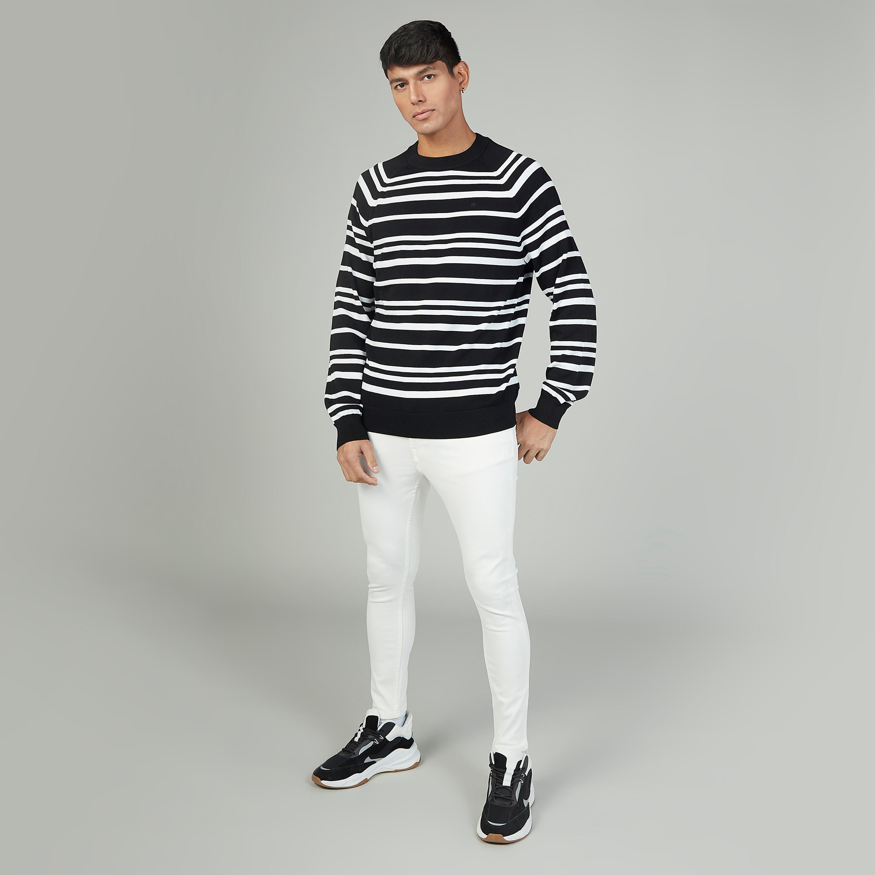 بنطلون جينز سادة بجيوب وعراوي-men-clothing-bottoms-jeans-image-2