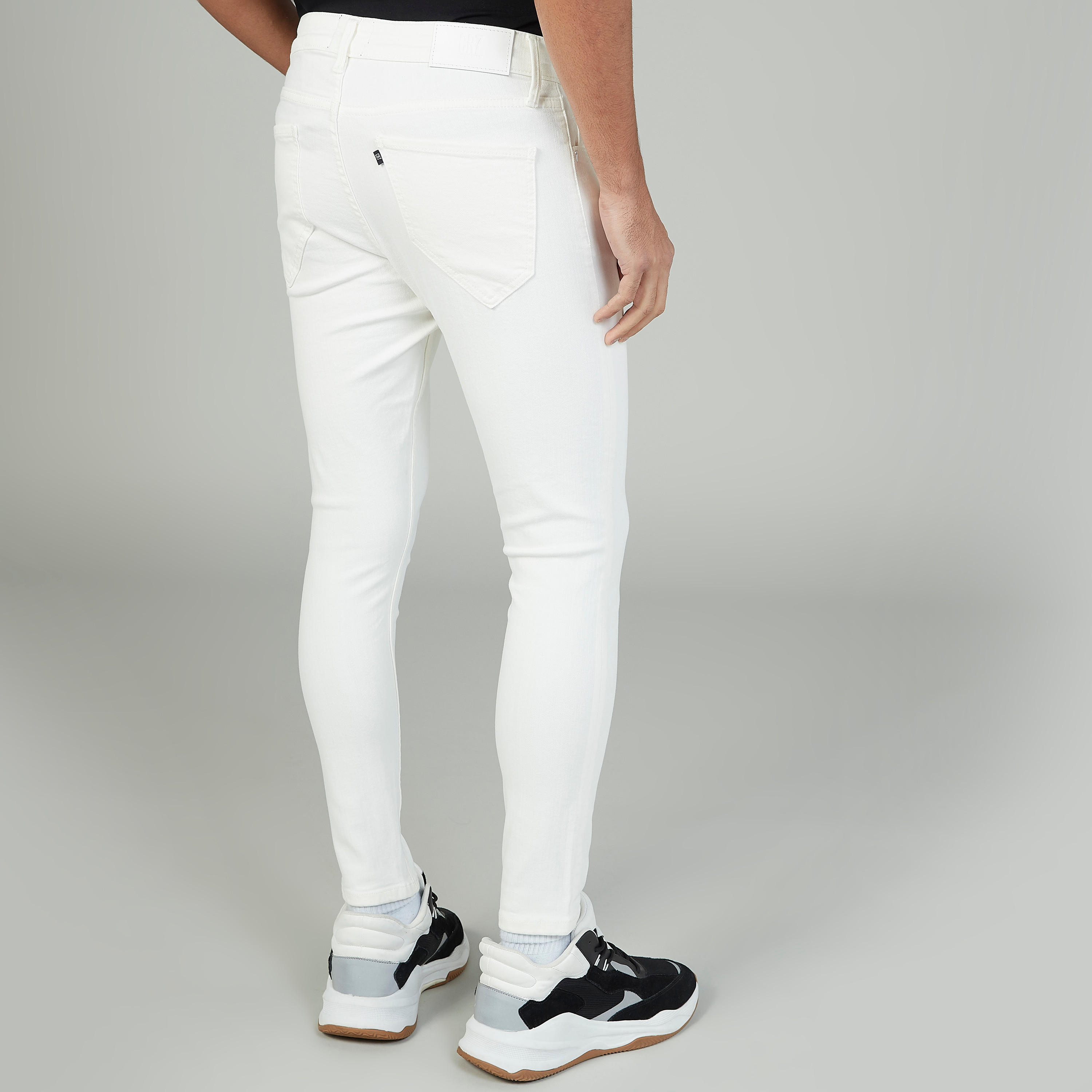 بنطلون جينز سادة بجيوب وعراوي-men-clothing-bottoms-jeans-image-4